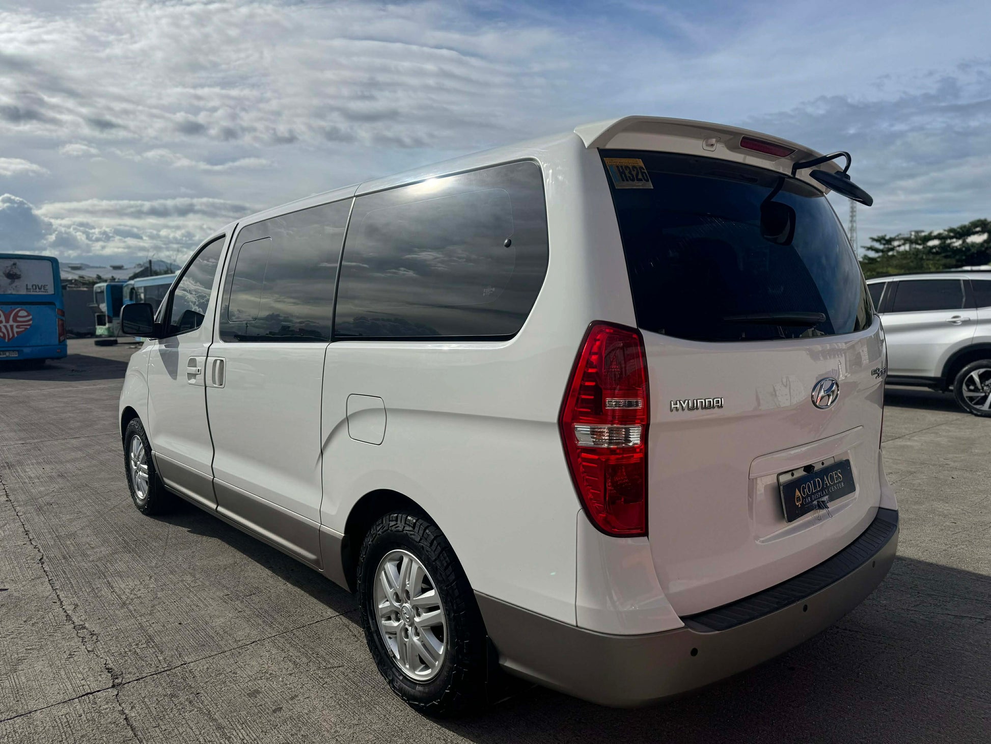 2019 HYUNDAI STAREX GOLD 2.5L CRDi AUTOMATIC TRANSMISSION Gold Aces Car Display Center