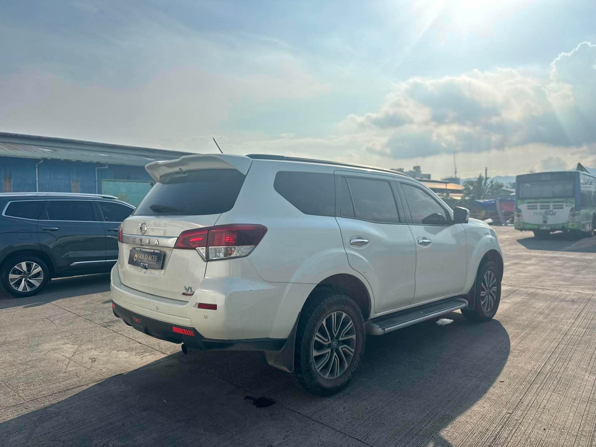 2019 NISSAN TERRA 2.5L VL 4X2 AUTOMATIC TRANMISSION Gold Aces Car Display Center