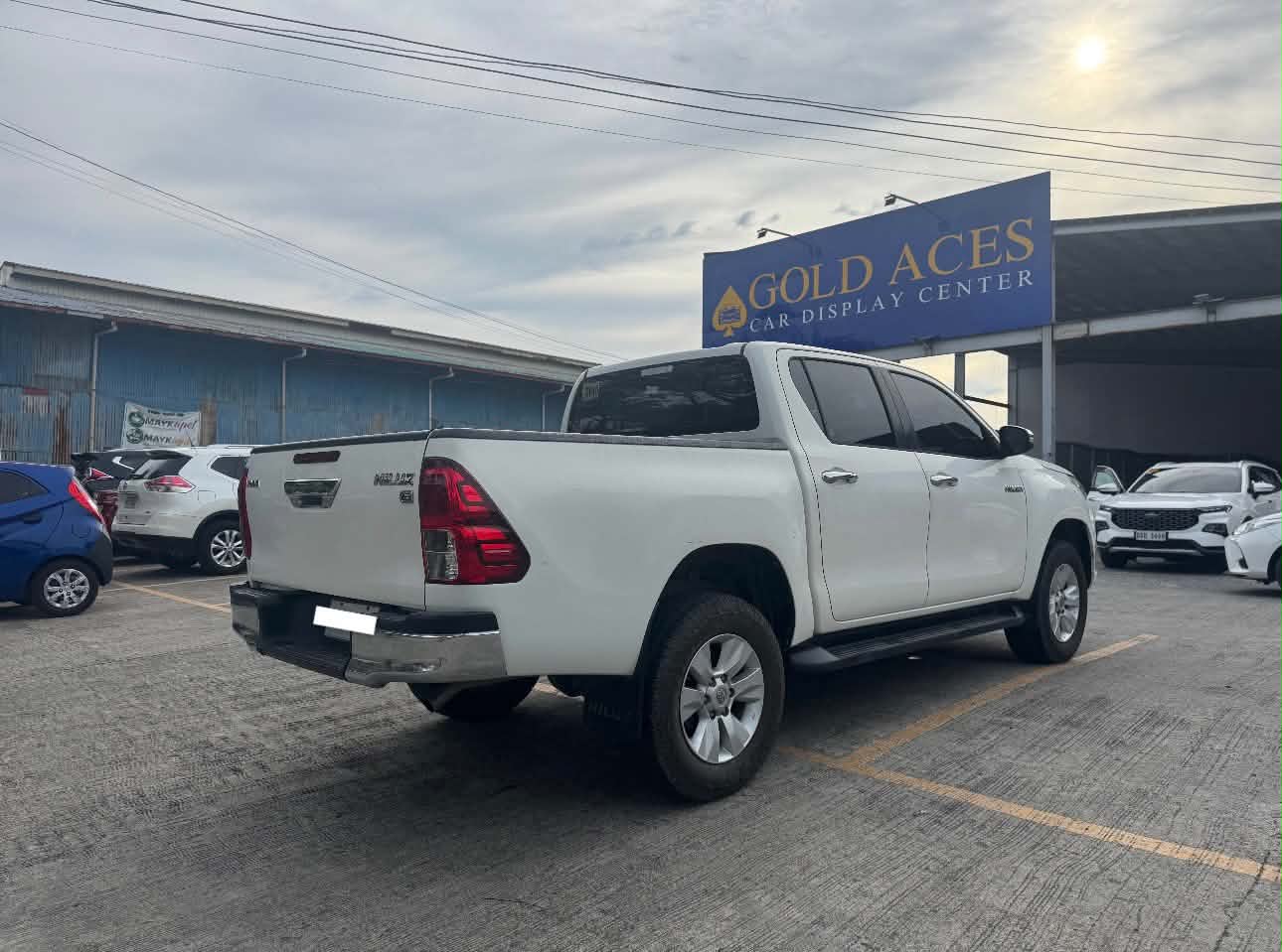 2018 TOYOTA HILUX G 2.4L AUTOMATIC TRANSMISSION Gold Aces Car Display Center