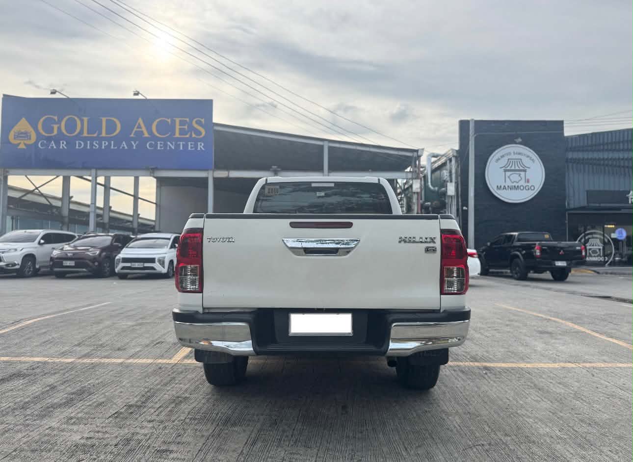 2018 TOYOTA HILUX G 2.4L AUTOMATIC TRANSMISSION Gold Aces Car Display Center