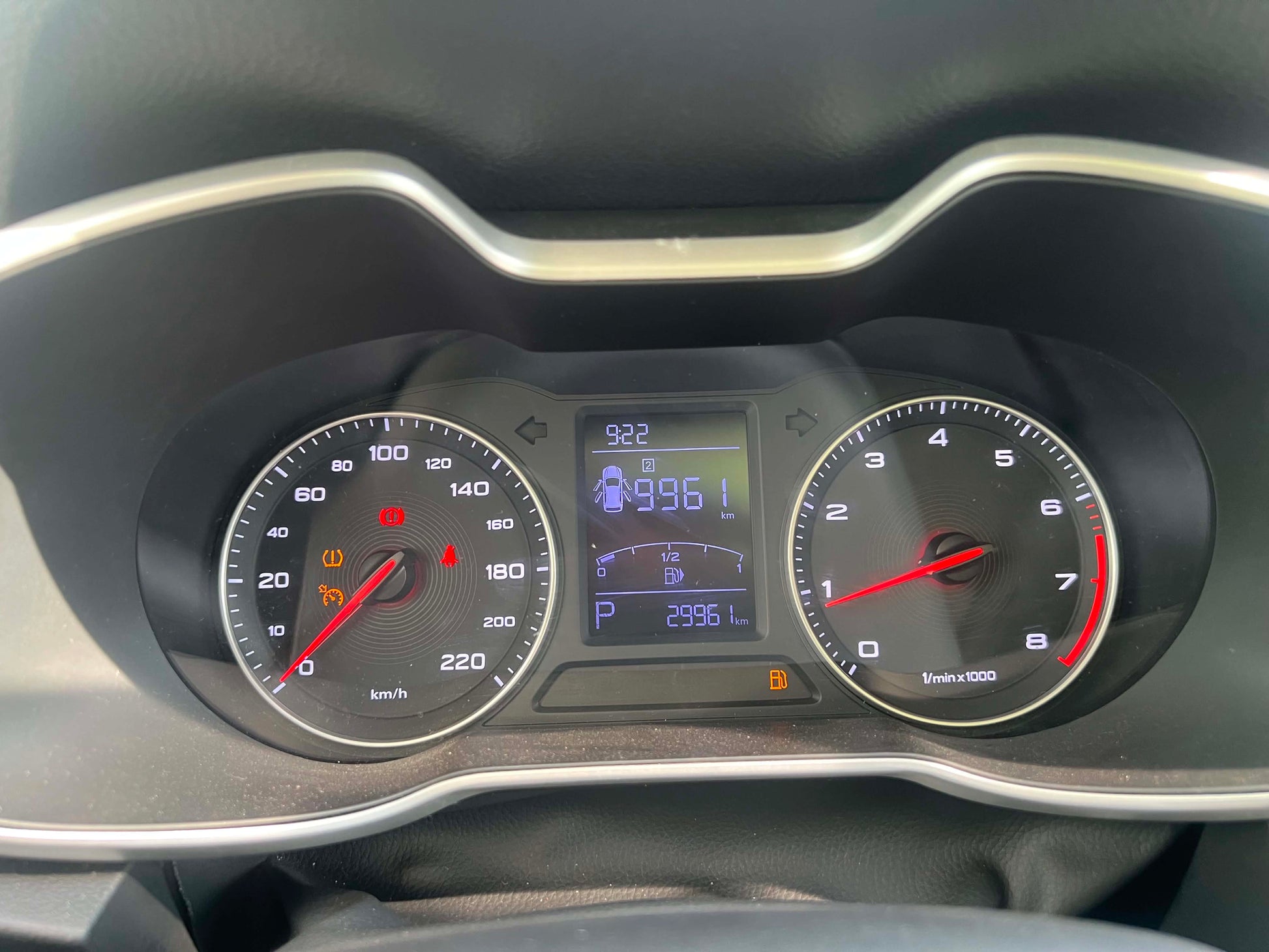 2024 MG ZS ALPHA 1.5L AUTOMATIC TRANSMISSION Gold Aces Car Display Center