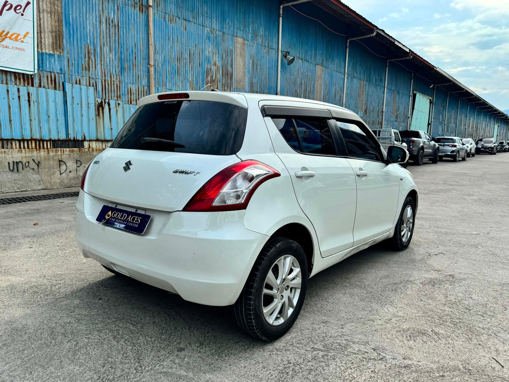 2015 SUZUKI SWIFT 1.2L AUTOMATIC TRANSMISSION (58TKMS ONLY!) Gold Aces Car Display Center