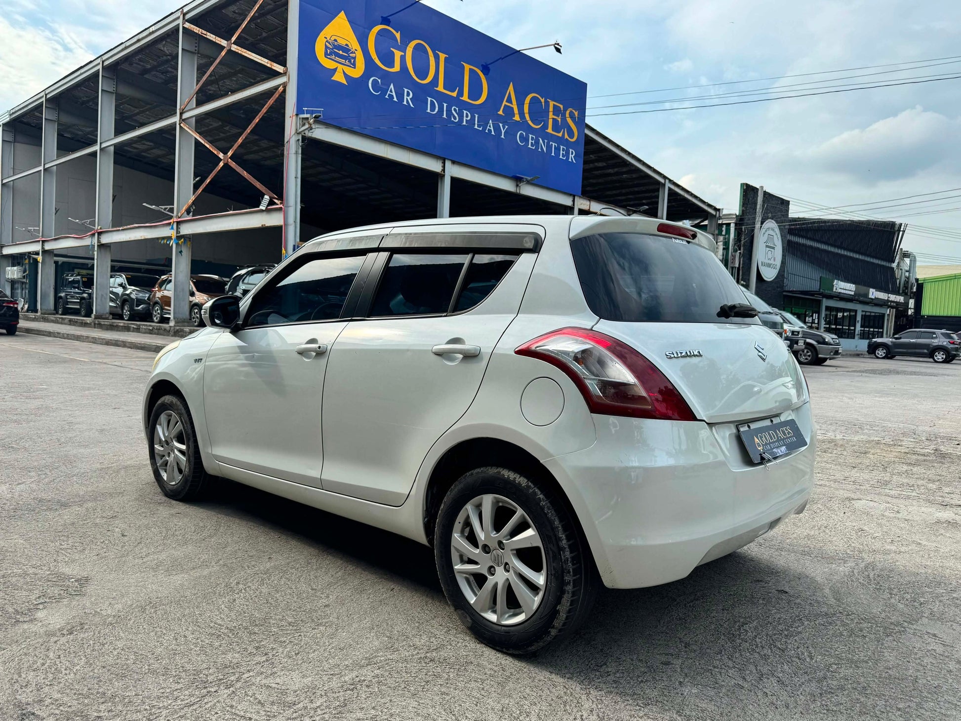 2015 SUZUKI SWIFT 1.2L AUTOMATIC TRANSMISSION (58TKMS ONLY!) Gold Aces Car Display Center