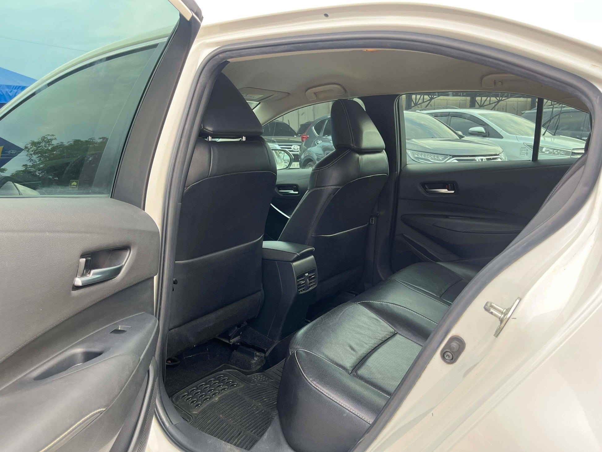 2019 TOYOTA ALTIS 1.6L V AUTOMATIC TRANSMISSION (35TKMS ONLY!) Gold Aces Car Display Center