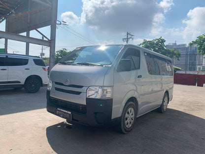 2022 HIACE COMMUTER 3.0L MANUAL TRANSMISSION (27T KMS ONLY!) Gold Aces Car Display Center
