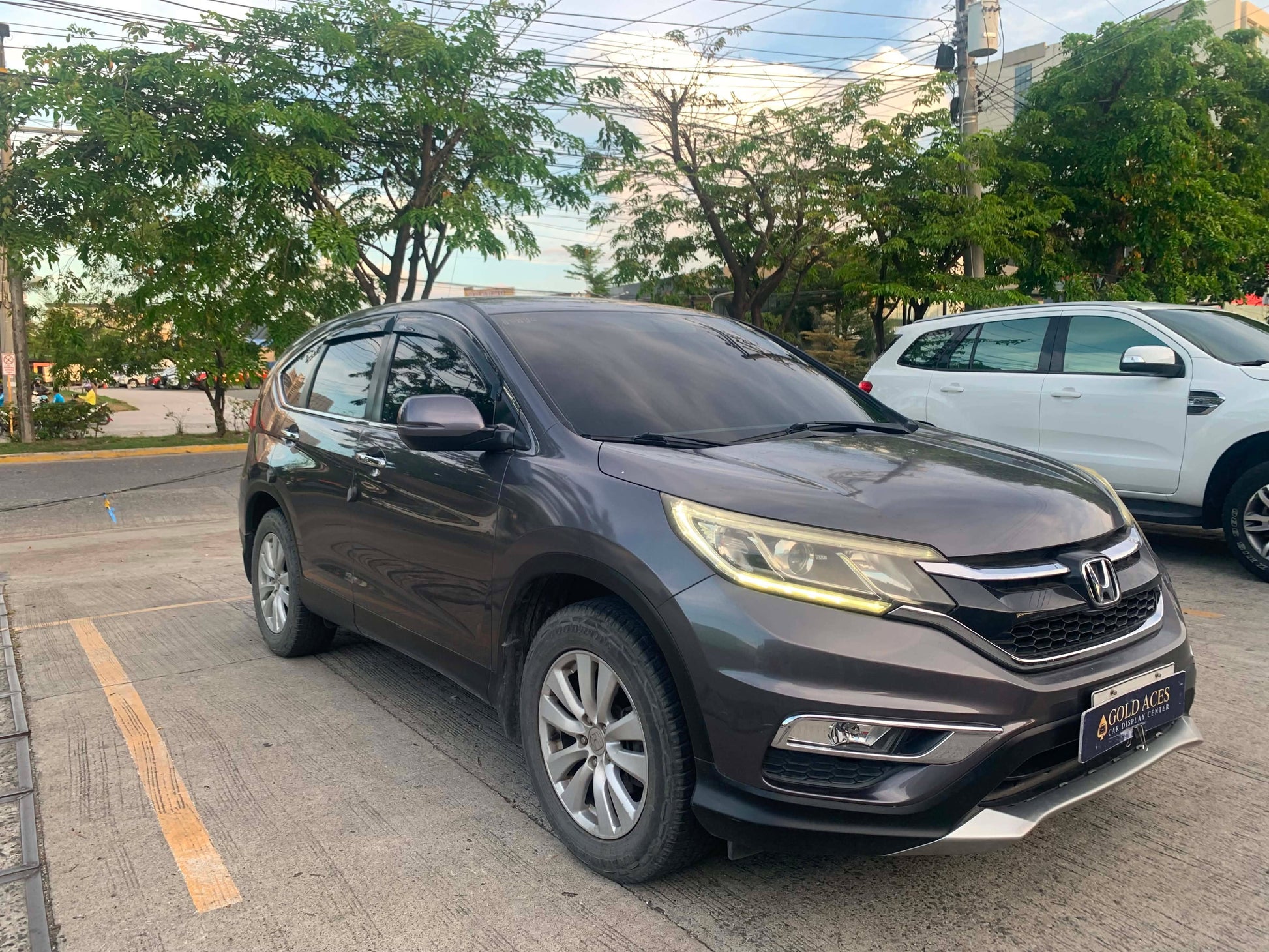 2016 HONDA CRV 2.0L GAS 4X2 AUTOMATIC TRANSMISSION Gold Aces Car Display Center
