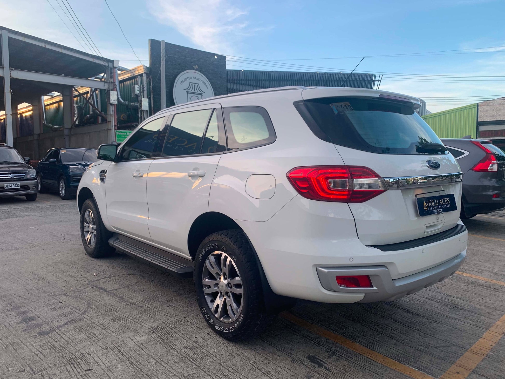 2017 FORD EVEREST TREND 4X2 2.2L DSL AUTOMATIC TRANSMISSION Gold Aces Car Display Center