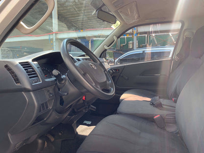 2022 HIACE COMMUTER 3.0L MANUAL TRANSMISSION (27T KMS ONLY!) Gold Aces Car Display Center