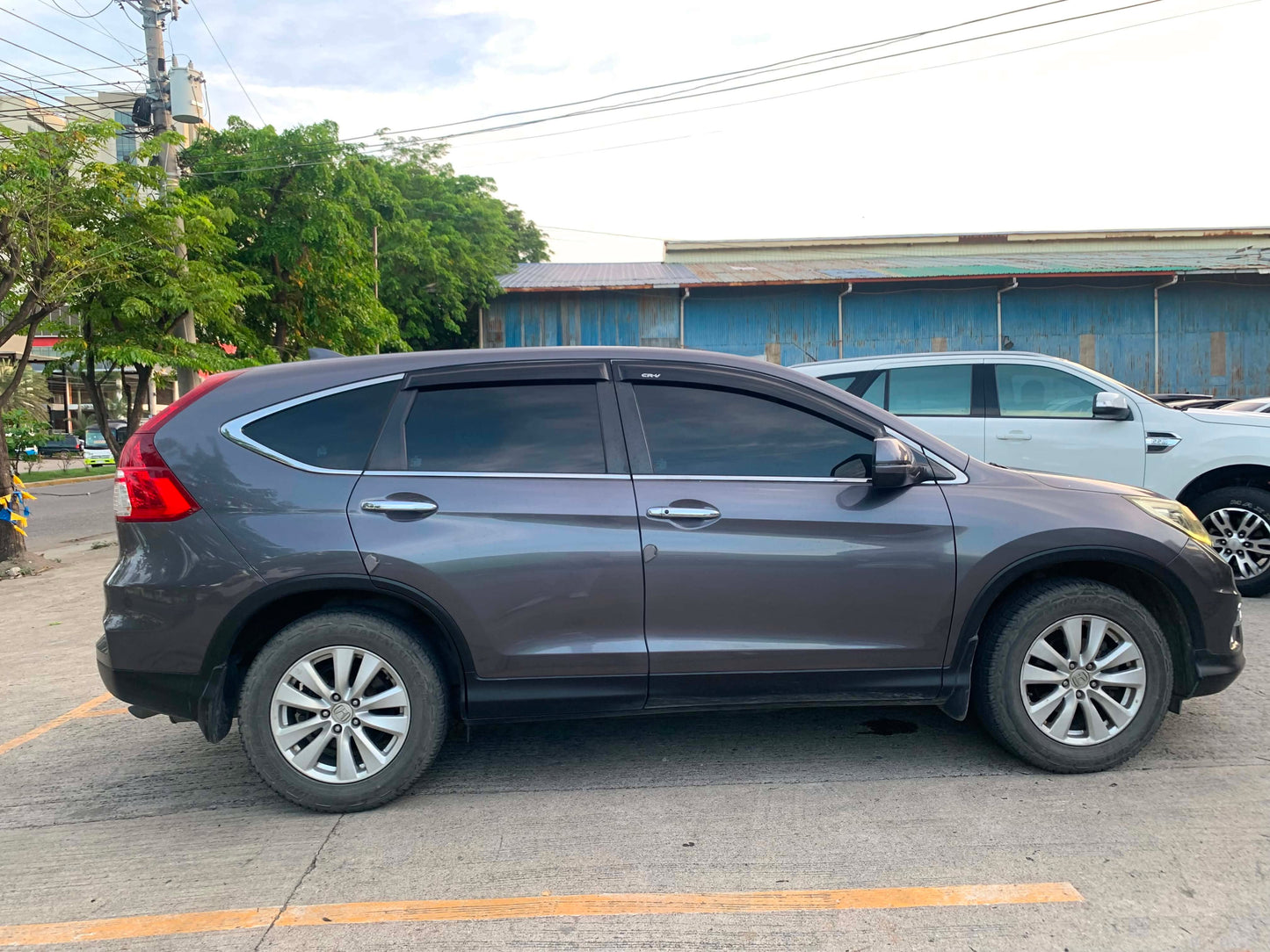 2016 HONDA CRV 2.0L GAS 4X2 AUTOMATIC TRANSMISSION Gold Aces Car Display Center