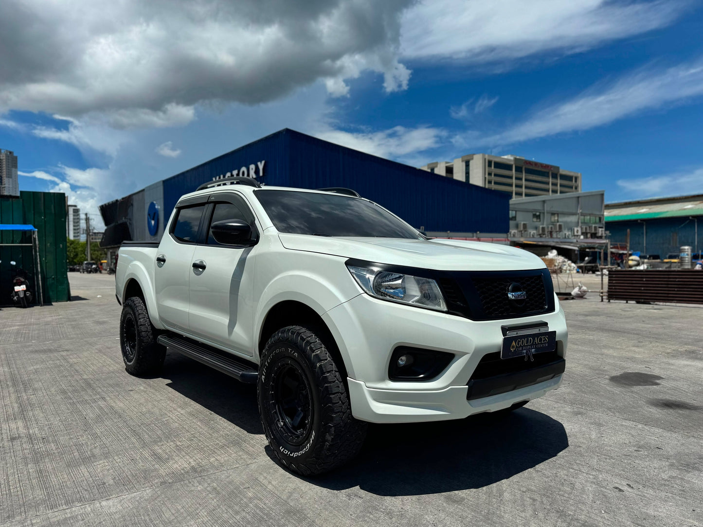 2018 NISSAN NAVARA 2.5L 4X2 SV AUTOMATIC TRANSMISSION Gold Aces Car Display Center