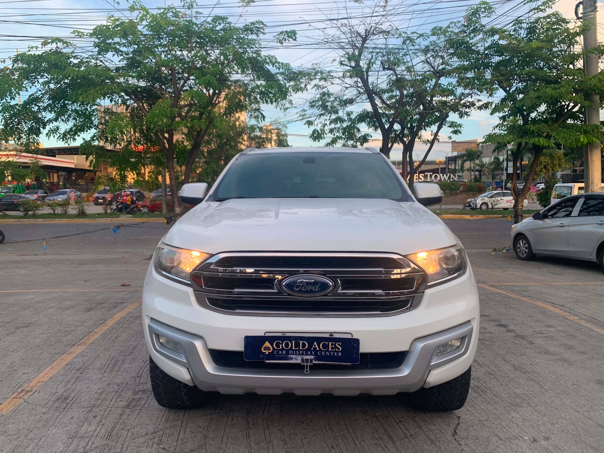 2017 FORD EVEREST TREND 4X2 2.2L DSL AUTOMATIC TRANSMISSION Gold Aces Car Display Center