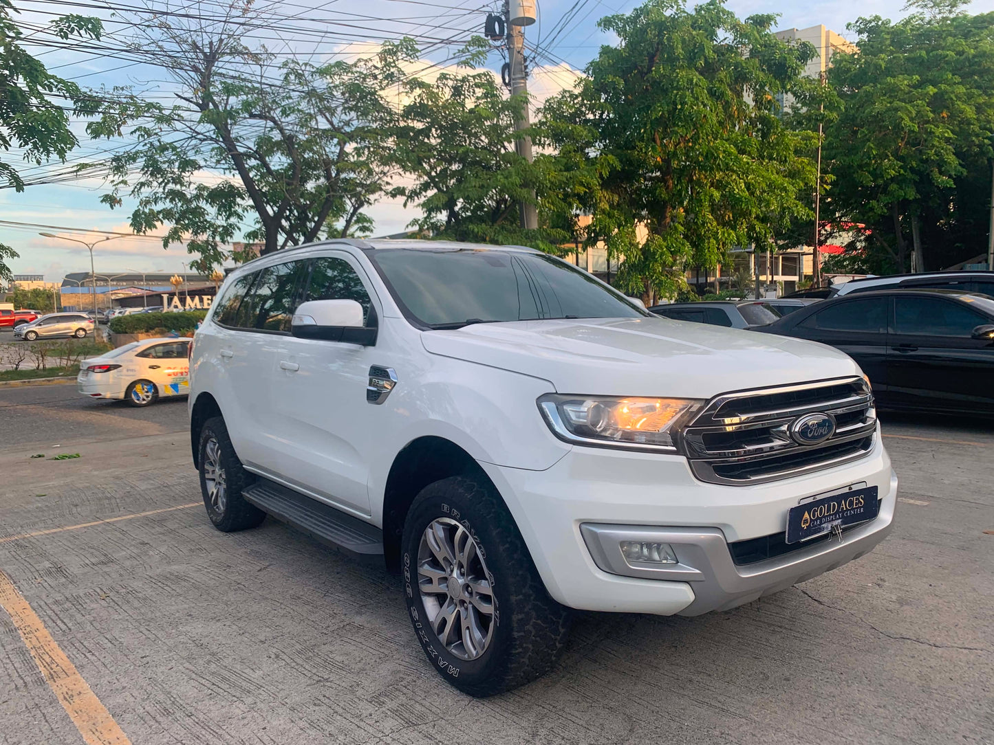 2017 FORD EVEREST TREND 4X2 2.2L DSL AUTOMATIC TRANSMISSION Gold Aces Car Display Center
