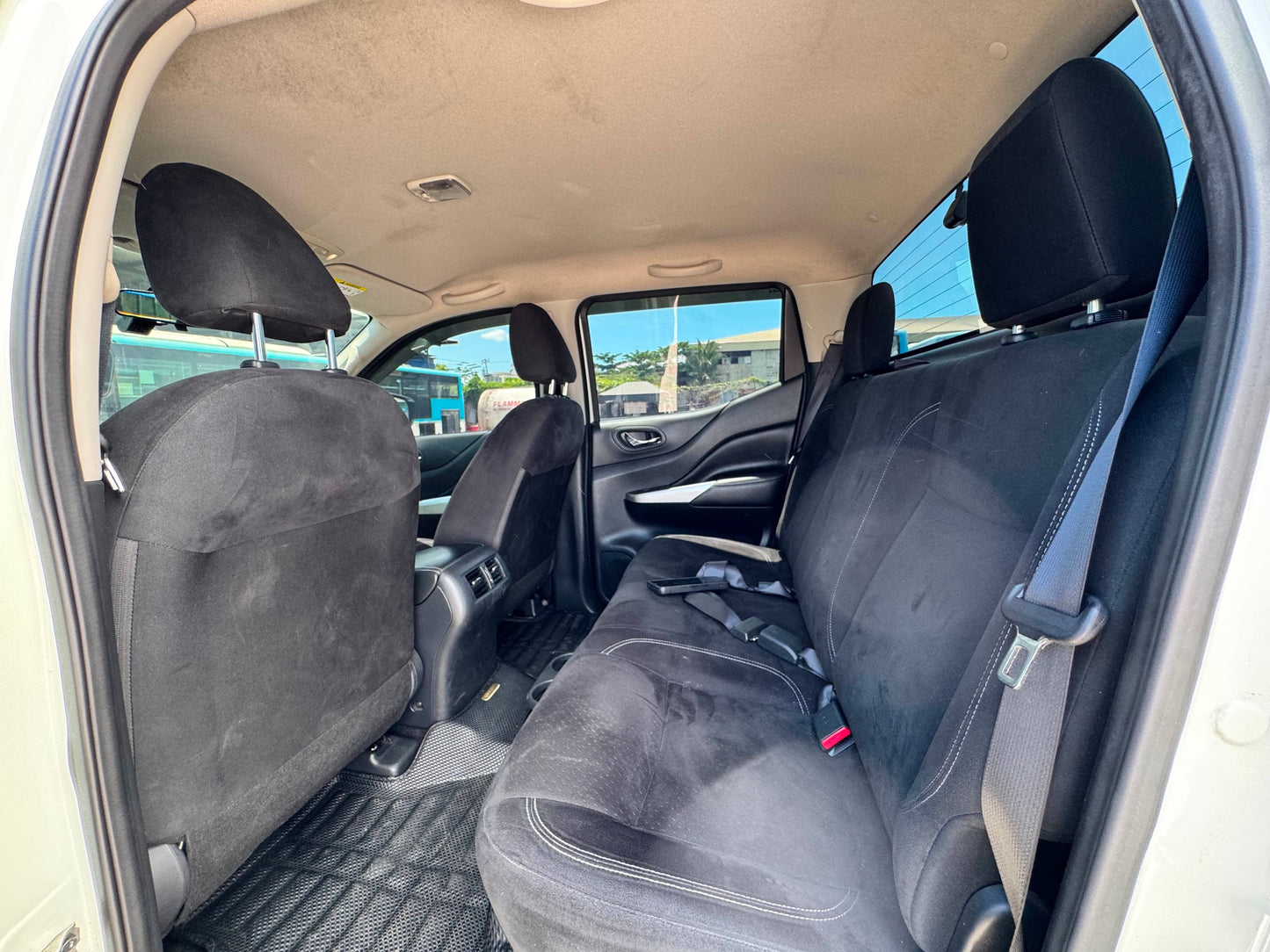 2018 NISSAN NAVARA 2.5L 4X2 SV AUTOMATIC TRANSMISSION Gold Aces Car Display Center