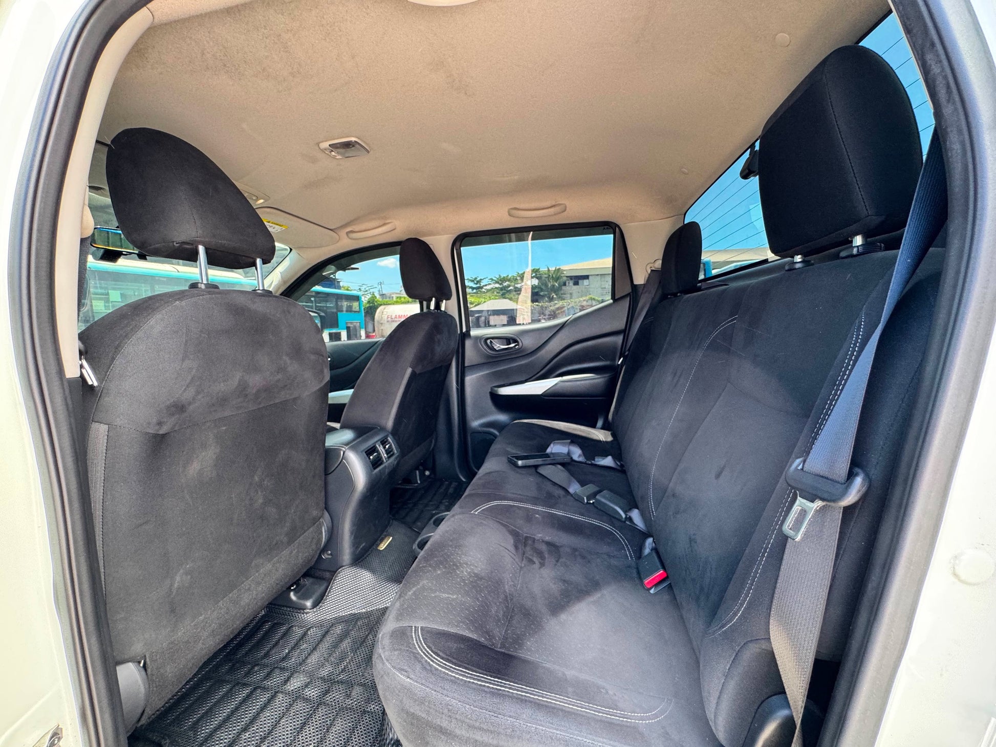 2018 NISSAN NAVARA 2.5L 4X2 SV AUTOMATIC TRANSMISSION Gold Aces Car Display Center