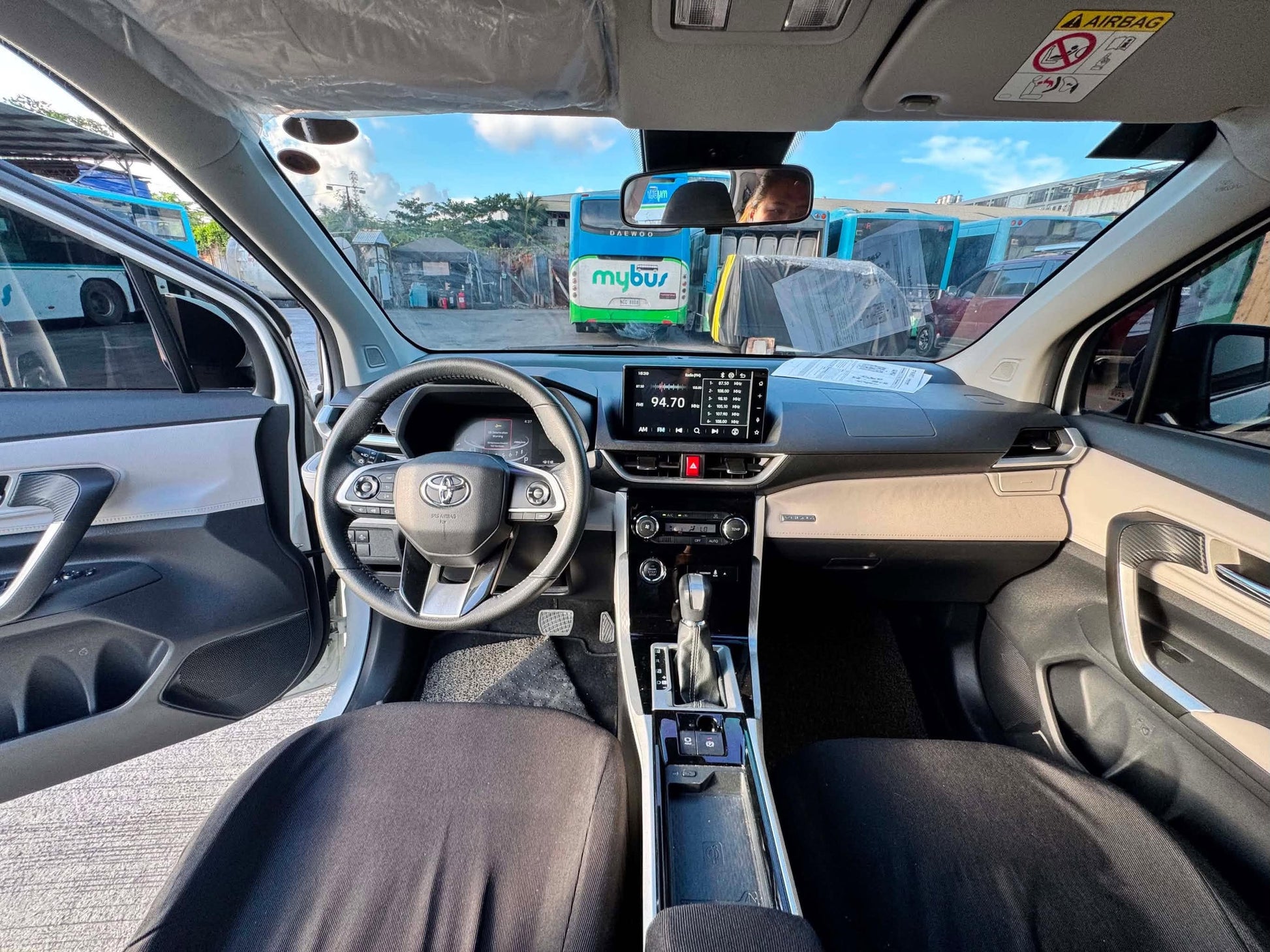 2024 TOYOTA VELOZ 1.5L V AUTOMATIC TRANSMISSION Gold Aces Car Display Center