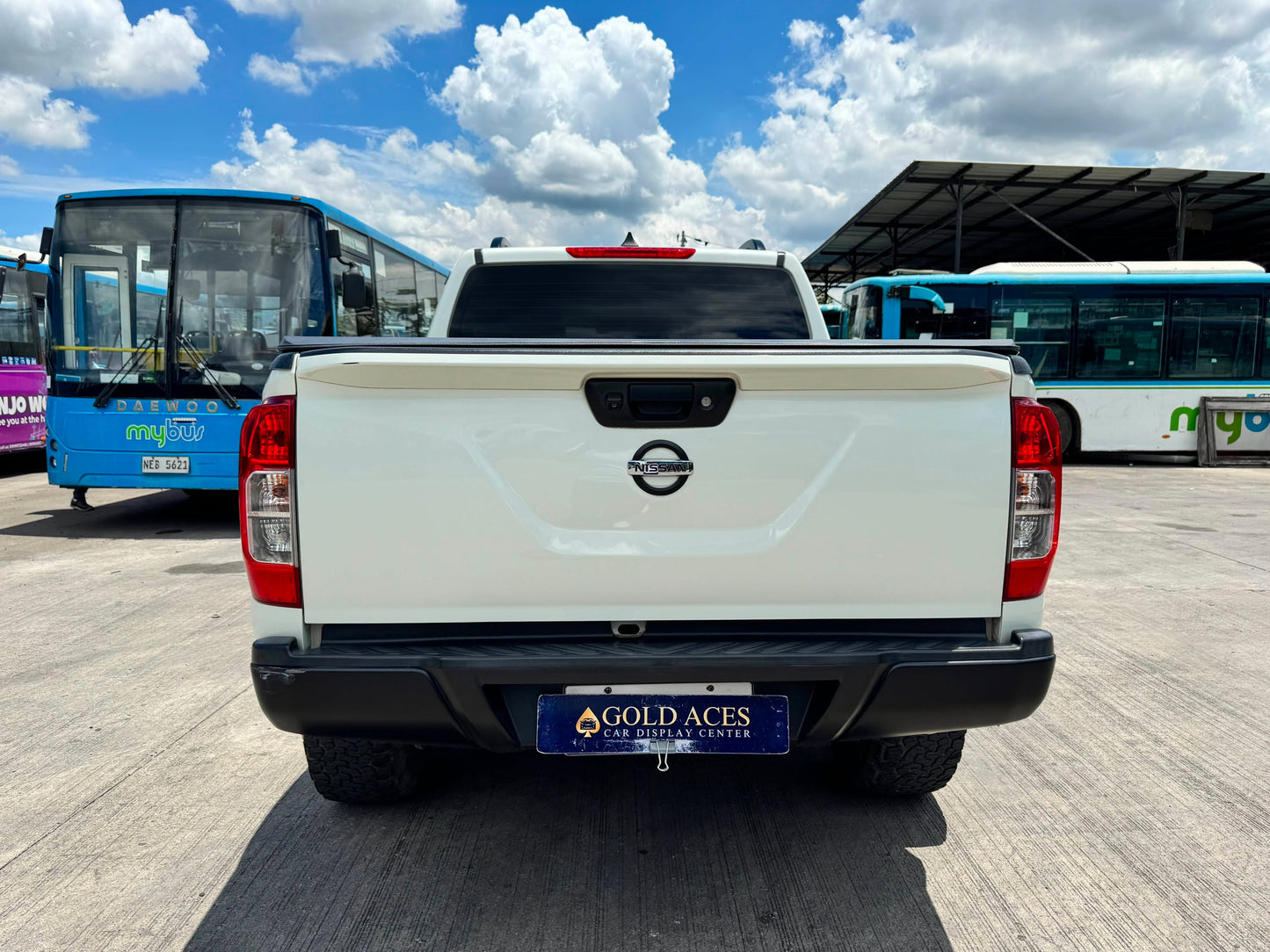 2018 NISSAN NAVARA 2.5L 4X2 SV AUTOMATIC TRANSMISSION Gold Aces Car Display Center