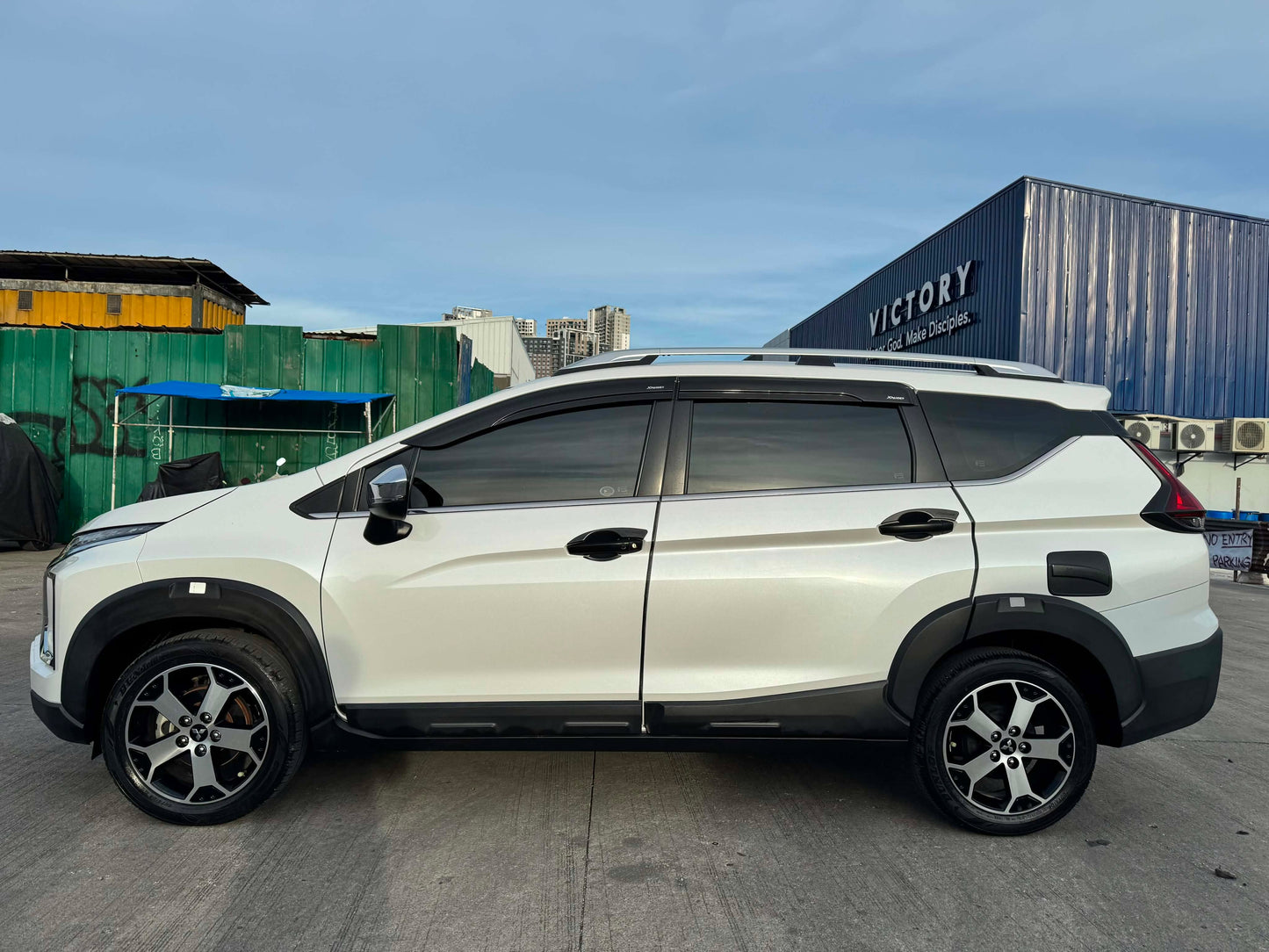 2021 MITSUBISHI XPANDER CROSS 1.5L AUTOMATIC TRANSMISSION Gold Aces Car Display Center