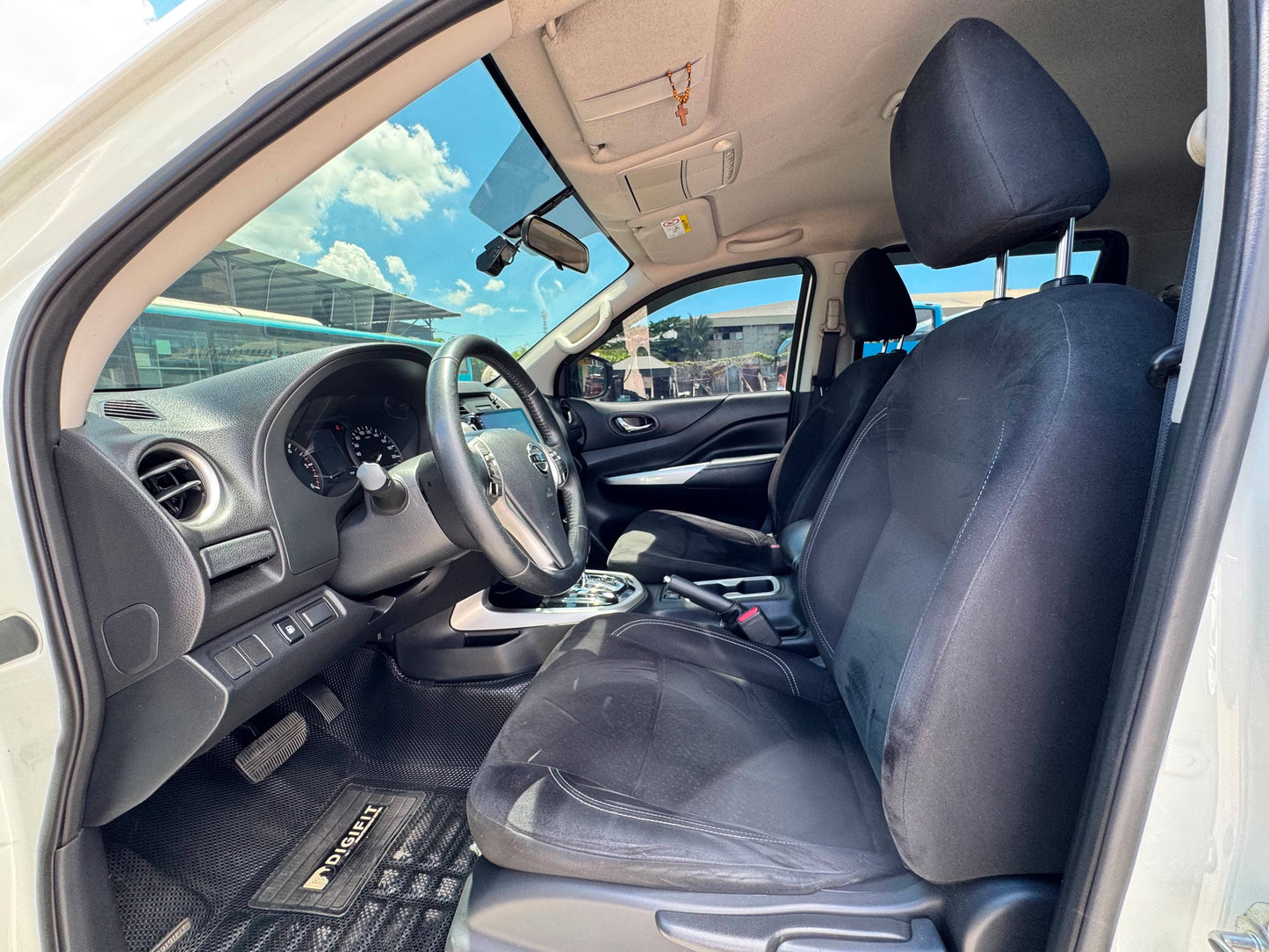 2018 NISSAN NAVARA 2.5L 4X2 SV AUTOMATIC TRANSMISSION Gold Aces Car Display Center