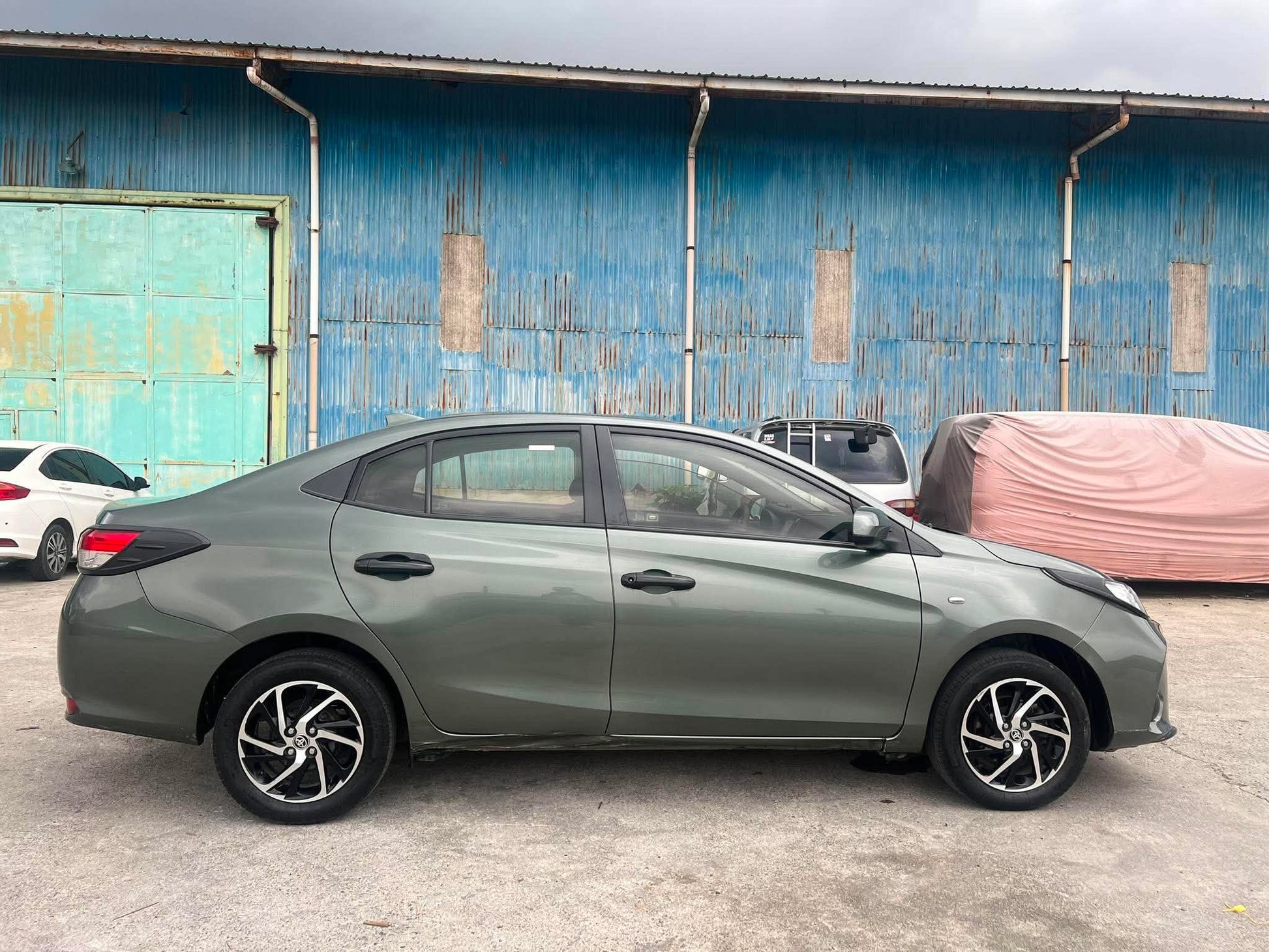 2022 TOYOTA VIOS 1.3L XLE AUTOMATIC TRANSMISSION Gold Aces Car Display Center