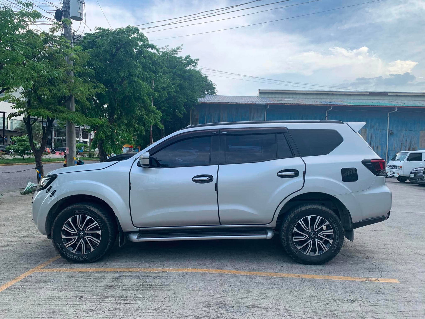 2020 NISSAN TERRA 2.5L VE 4X2 AUTOMATIC TRANSMISSION Gold Aces Car Display Center