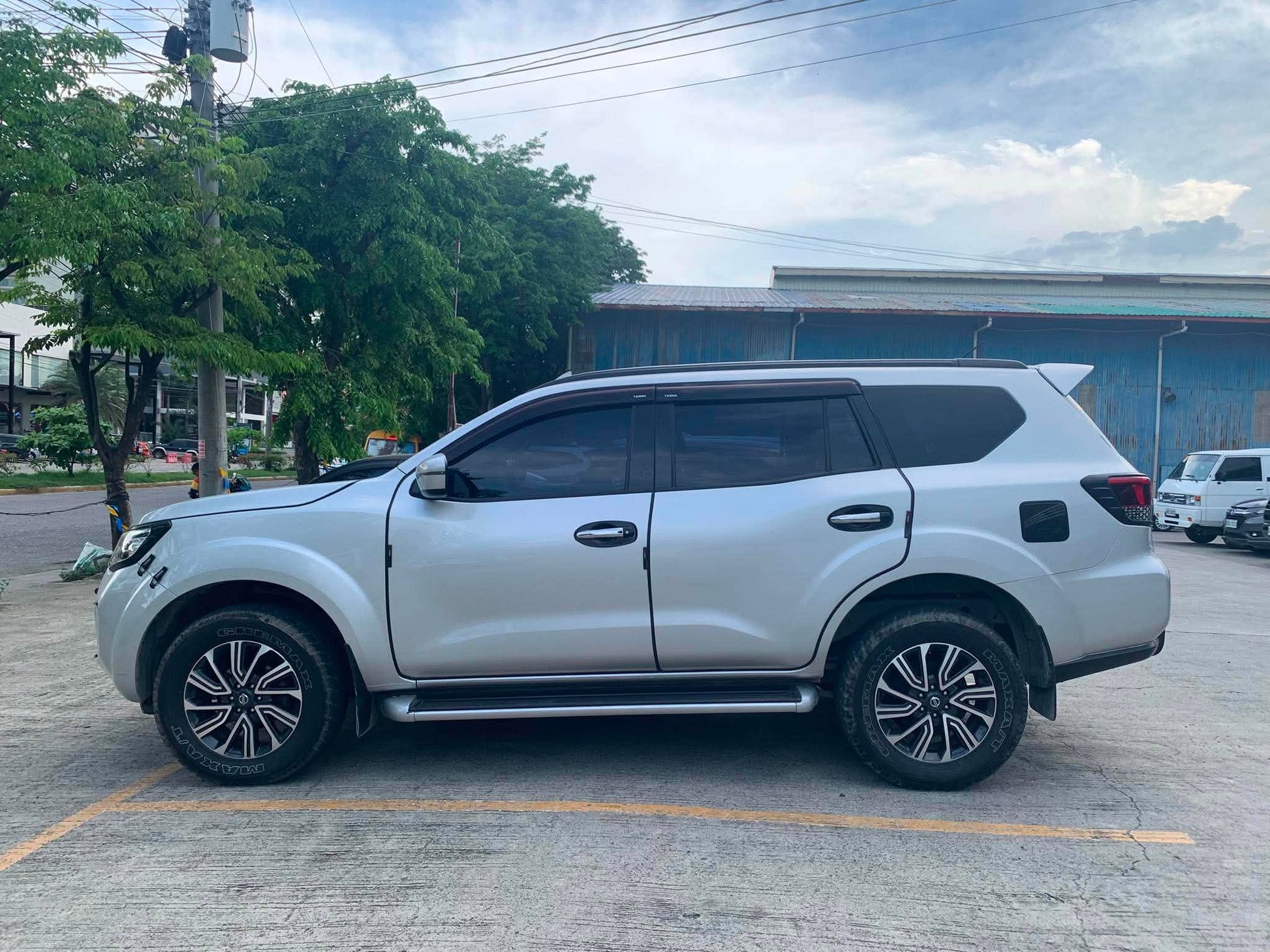 2020 NISSAN TERRA 2.5L VE 4X2 AUTOMATIC TRANSMISSION Gold Aces Car Display Center