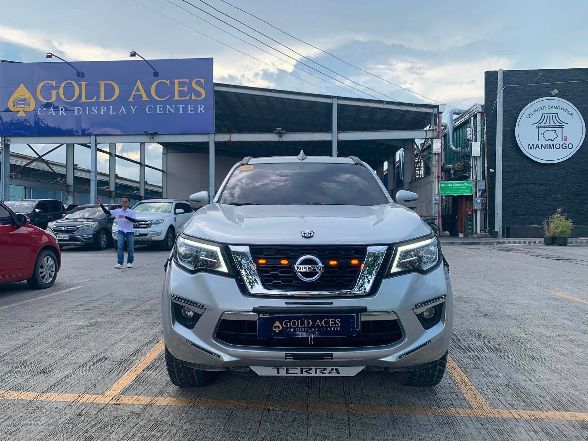 2020 NISSAN TERRA 2.5L VE 4X2 AUTOMATIC TRANSMISSION Gold Aces Car Display Center
