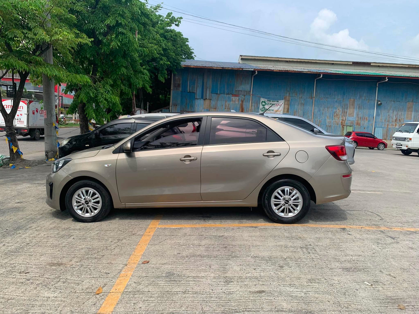 2024 KIA SOLUTO 1.4L LX AUTOMATIC TRANSMISSION Gold Aces Car Display Center