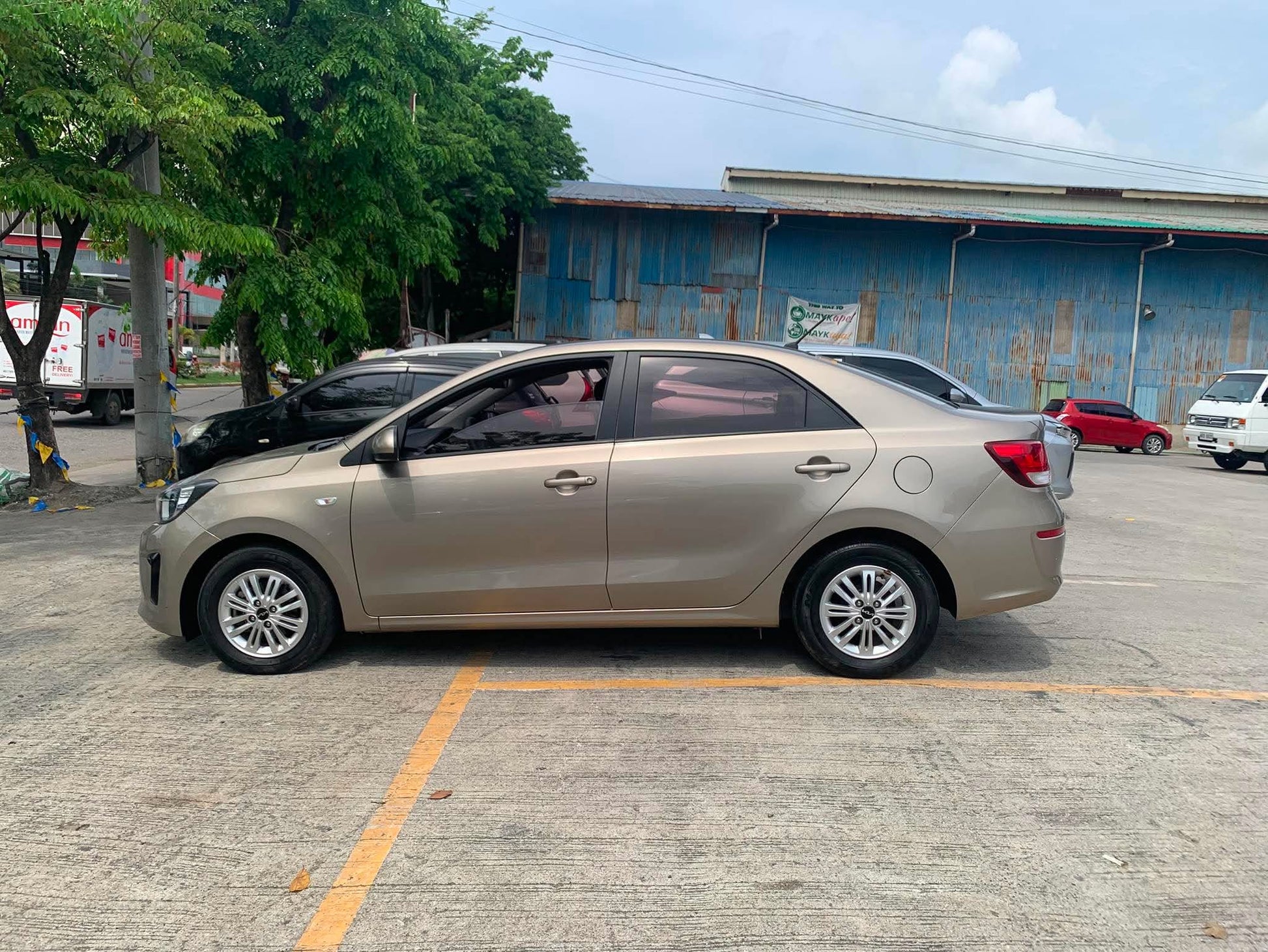 2024 KIA SOLUTO 1.4L LX AUTOMATIC TRANSMISSION Gold Aces Car Display Center