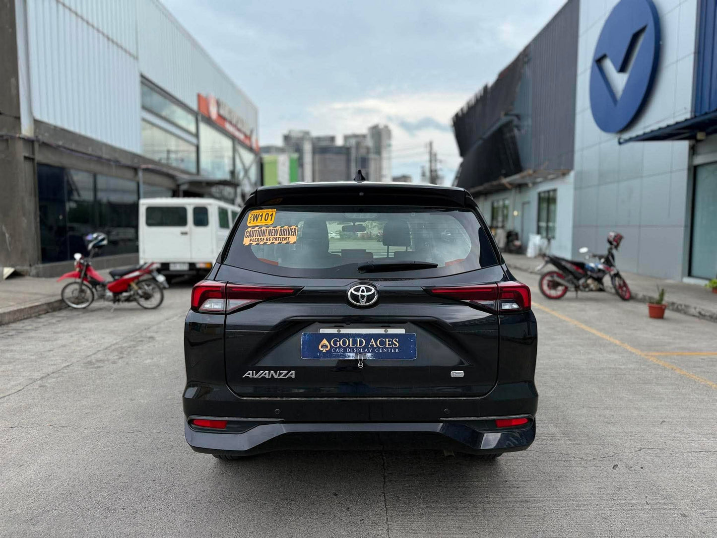 2023 TOYOTA AVANZA 1.3L E CVT AUTOMATIC TRANSMISSION Gold Aces Car Display Center