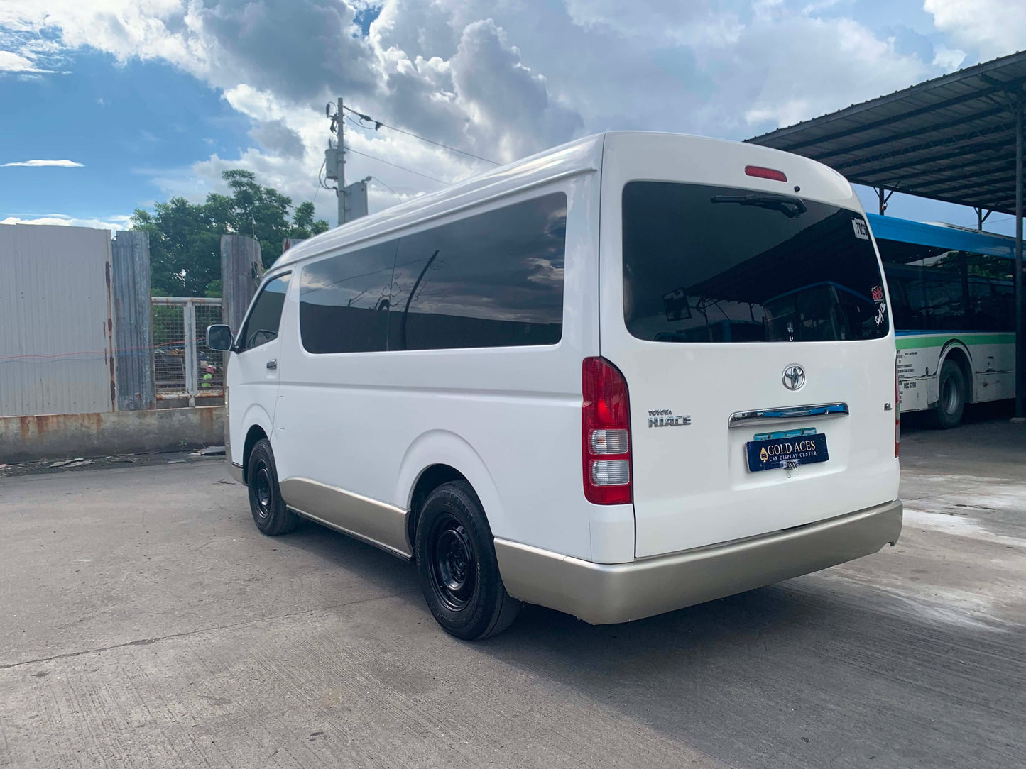 2013 TOYOTA HIACE GL GRANDIA 2.5L DSL MANUAL TRANSMISSION Gold Aces Car Display Center