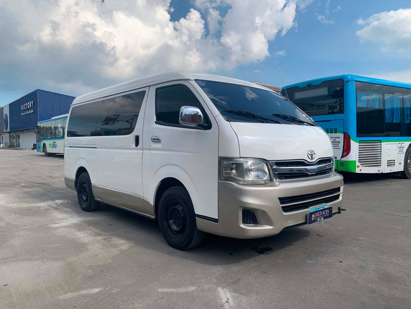 2013 TOYOTA HIACE GL GRANDIA 2.5L DSL MANUAL TRANSMISSION Gold Aces Car Display Center