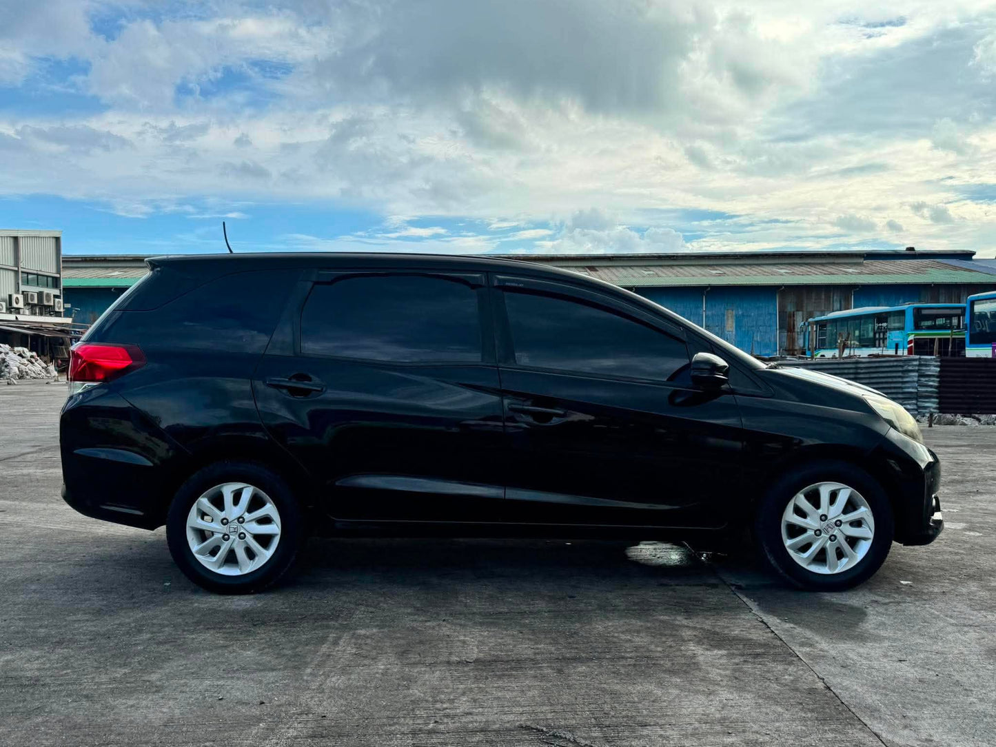 2016 HONDA MOBILIO V 1.5L AUTOMATIC TRANSMISSION Gold Aces Car Display Center