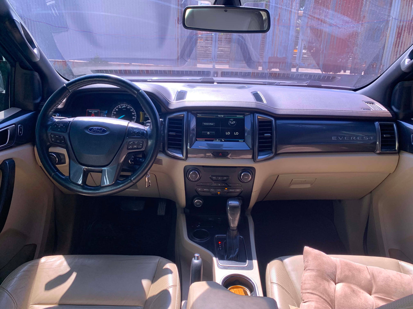 &nbsp;2016 FORD EVEREST TITANIUM 4X2 DSL AUTOMATIC TRANSMISSION Gold Aces Car Display Center