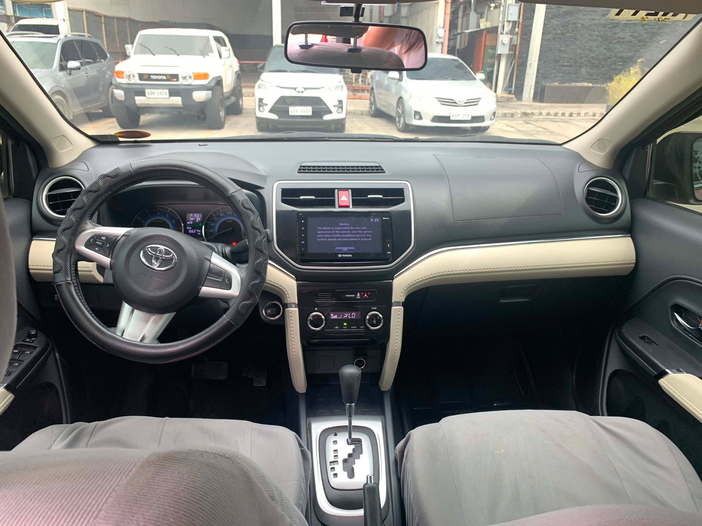 2018 TOYOTA RUSH 1.5L G AUTOMATIC TRANSMISSION Gold Aces Car Display Center