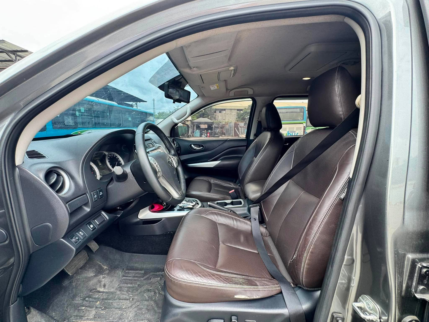 2019 NISSAN TERRA 2.5L VL 4X2 AUTOMATIC TRANMISSION Gold Aces Car Display Center