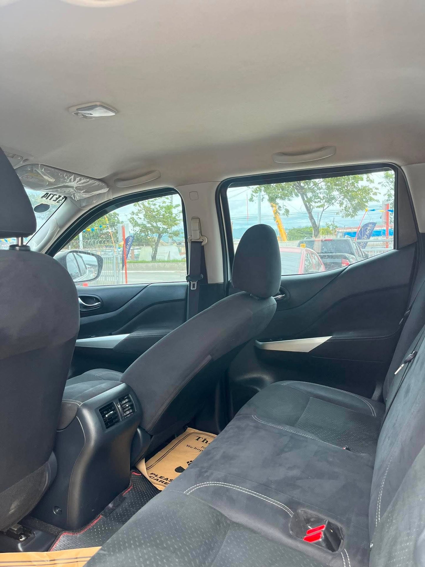2020 NISSAN NAVARA 2.5L 4X2 EL AUTOMATIC TRANSMISSION Gold Aces Car Display Center