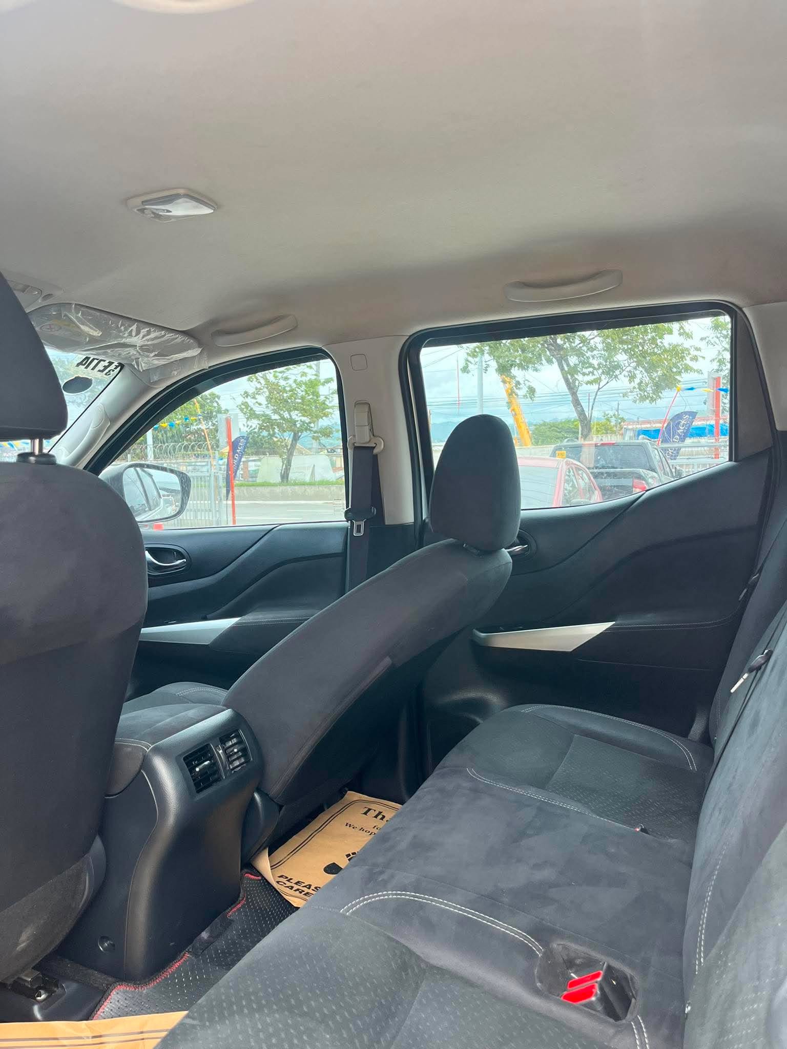 2020 NISSAN NAVARA 2.5L 4X2 EL AUTOMATIC TRANSMISSION Gold Aces Car Display Center