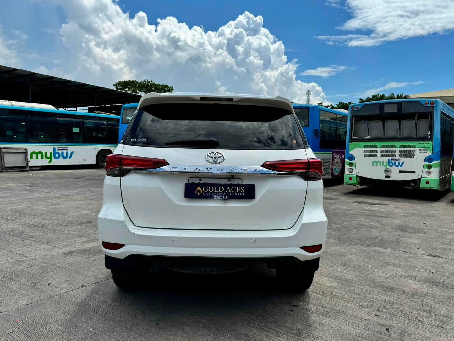 2018 TOYOTA FORTUNER 2.4L G 4X2 AUTOMATIC TRANSMISSION Gold Aces Car Display Center