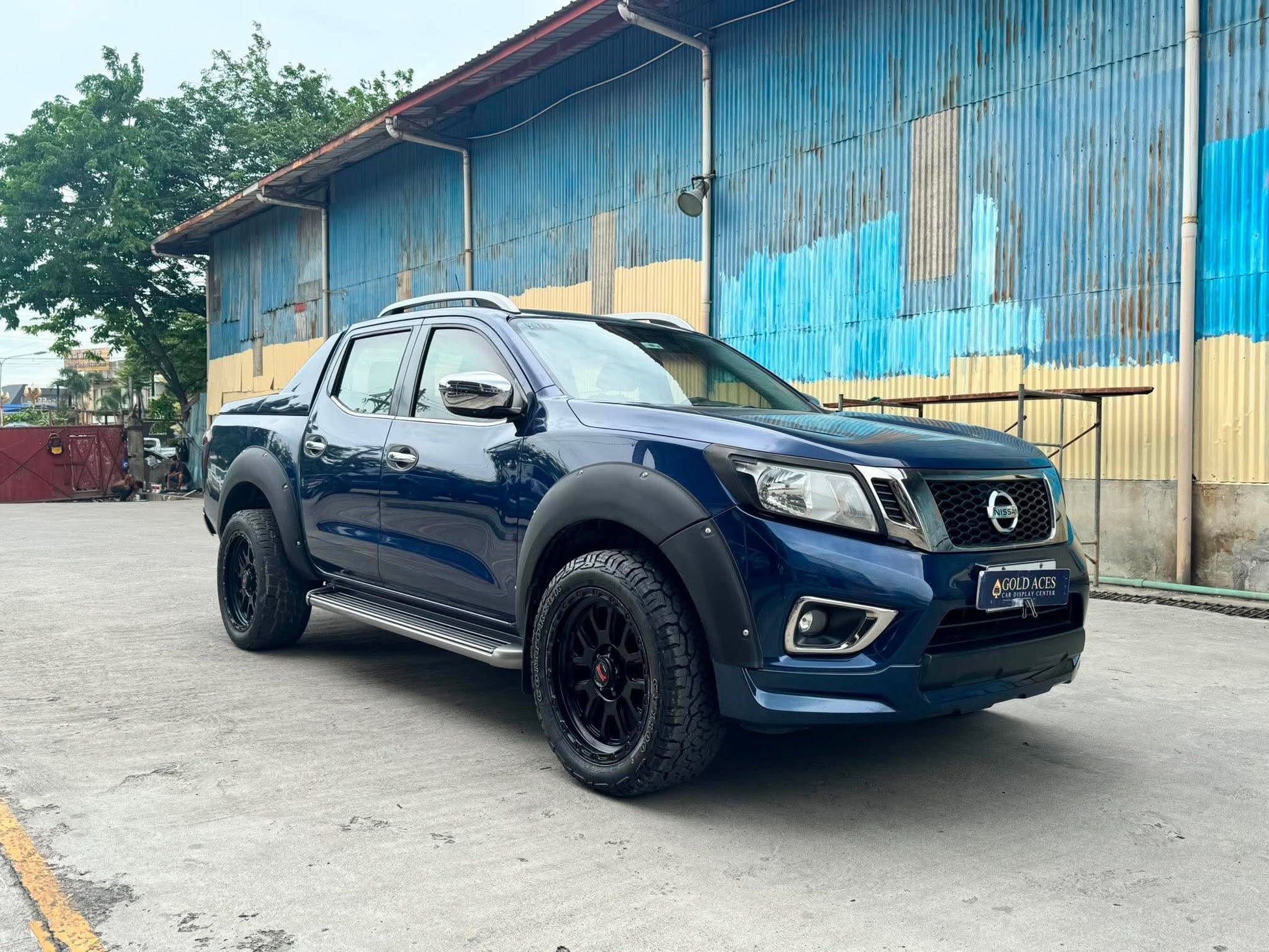 2017 NISSAN NAVARA 2.5L EL 4X2 AUTOMATIC TRANSMISSION Gold Aces Car Display Center