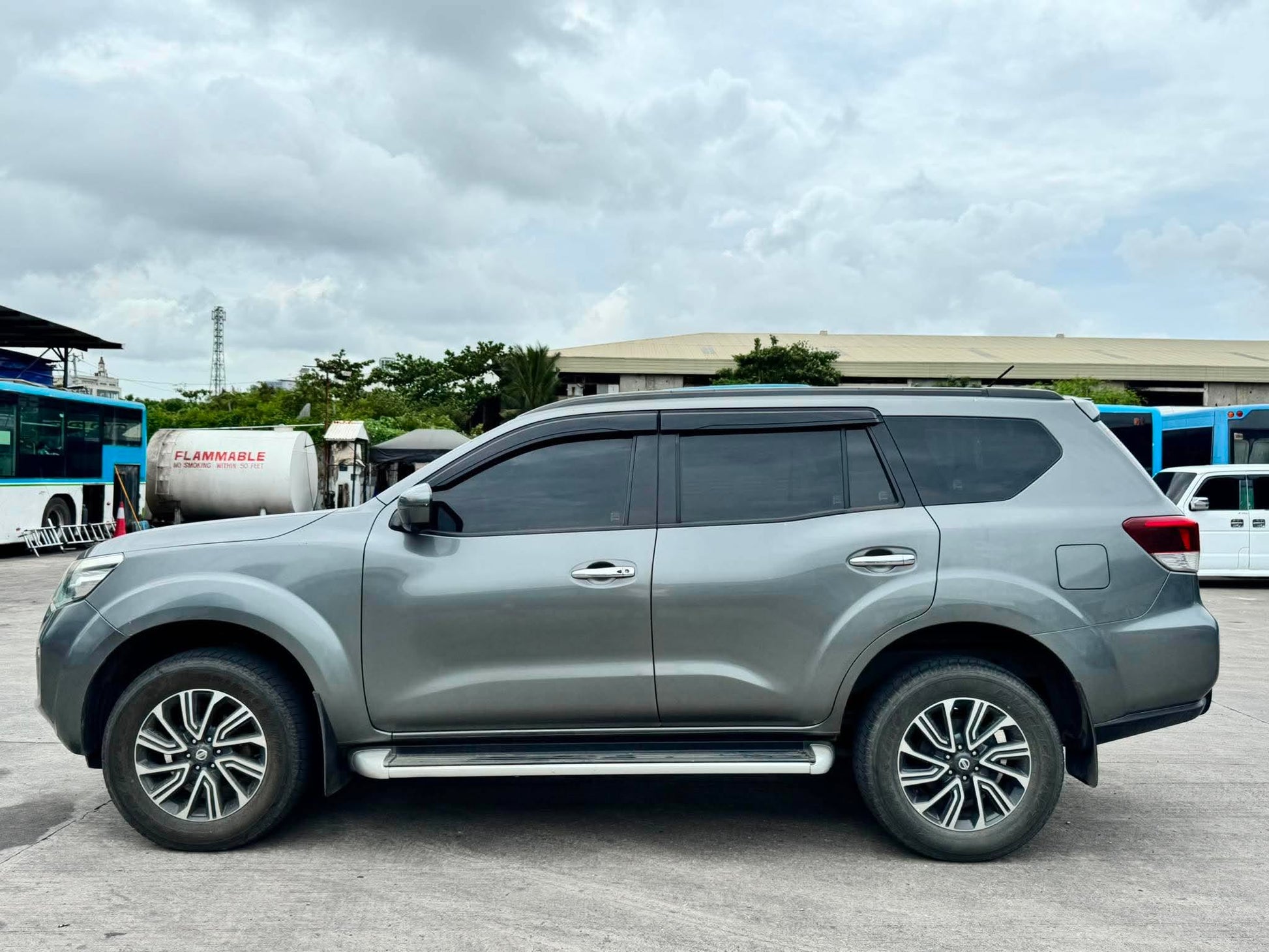 2019 NISSAN TERRA 2.5L VL 4X2 AUTOMATIC TRANMISSION Gold Aces Car Display Center