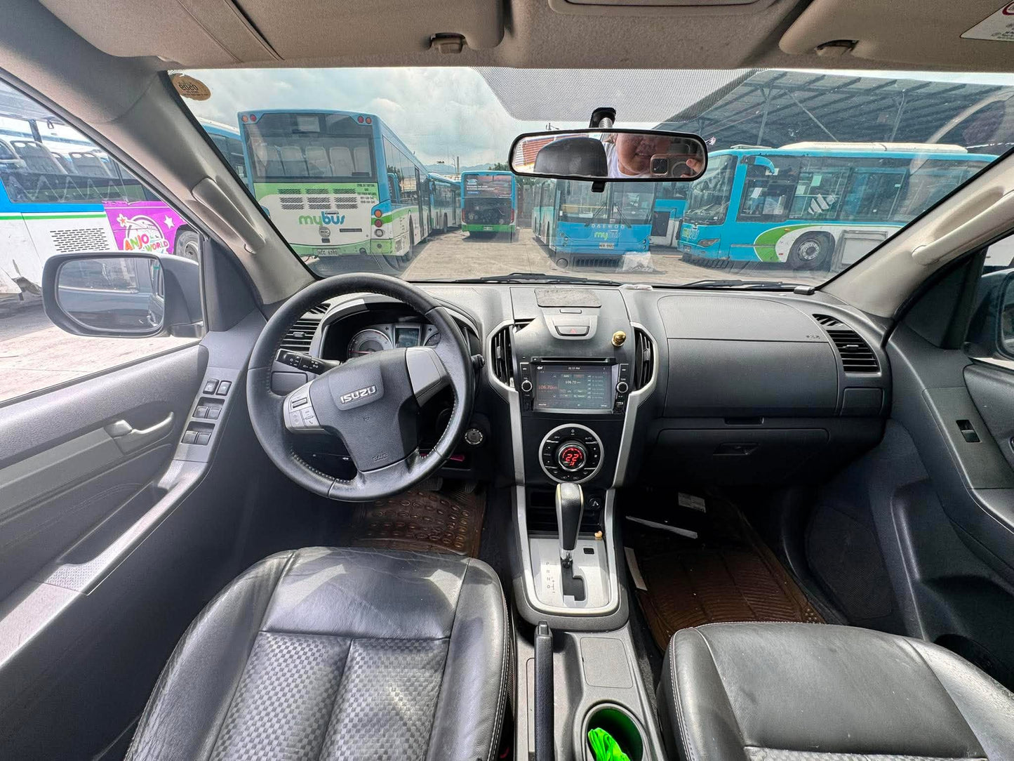 2015 ISUZU MUX LSA 2.4 AUTOMATIC TRANSMISSION Gold Aces Car Display Center