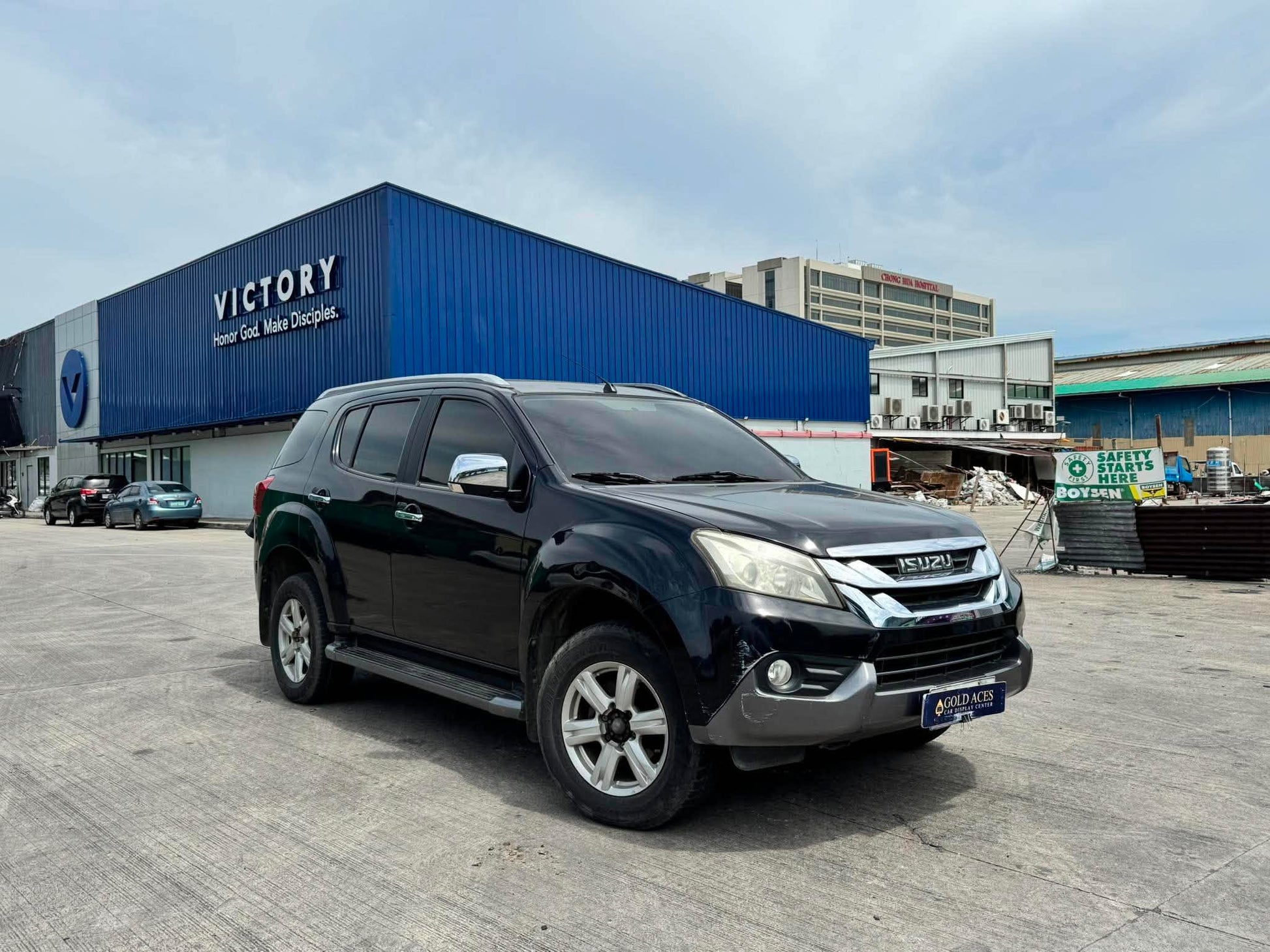 2015 ISUZU MUX LSA 2.4 AUTOMATIC TRANSMISSION Gold Aces Car Display Center