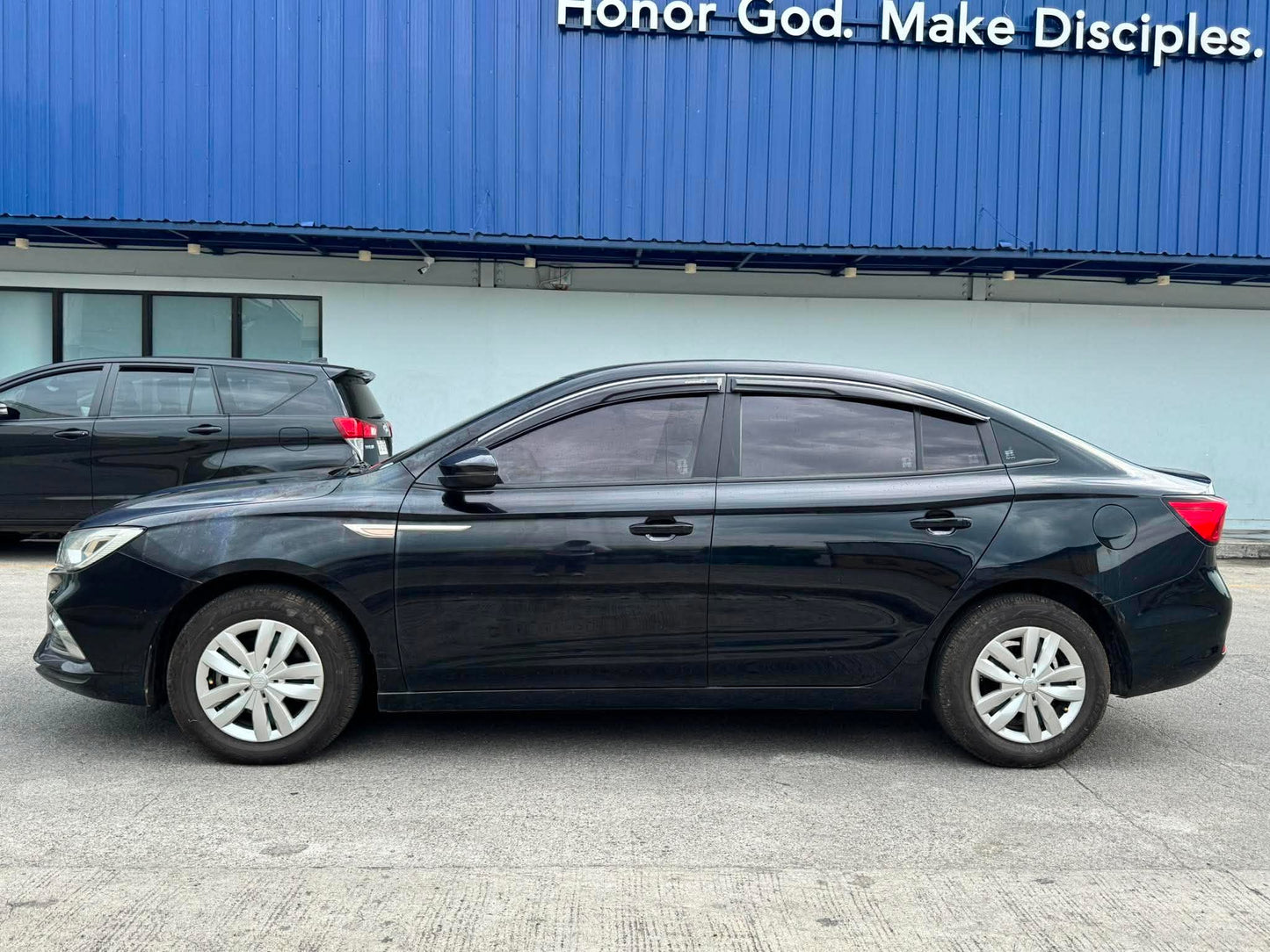 2025 MG 5 1.5L AUTOMATIC TRANSMISSION (CVT) Gold Aces Car Display Center