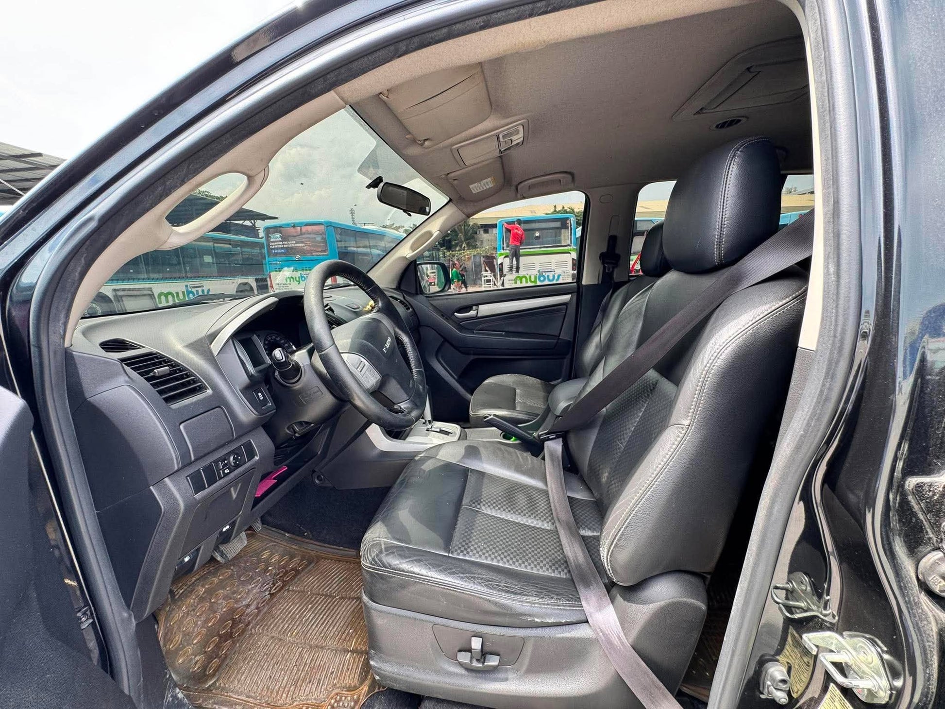 2015 ISUZU MUX LSA 2.4 AUTOMATIC TRANSMISSION Gold Aces Car Display Center