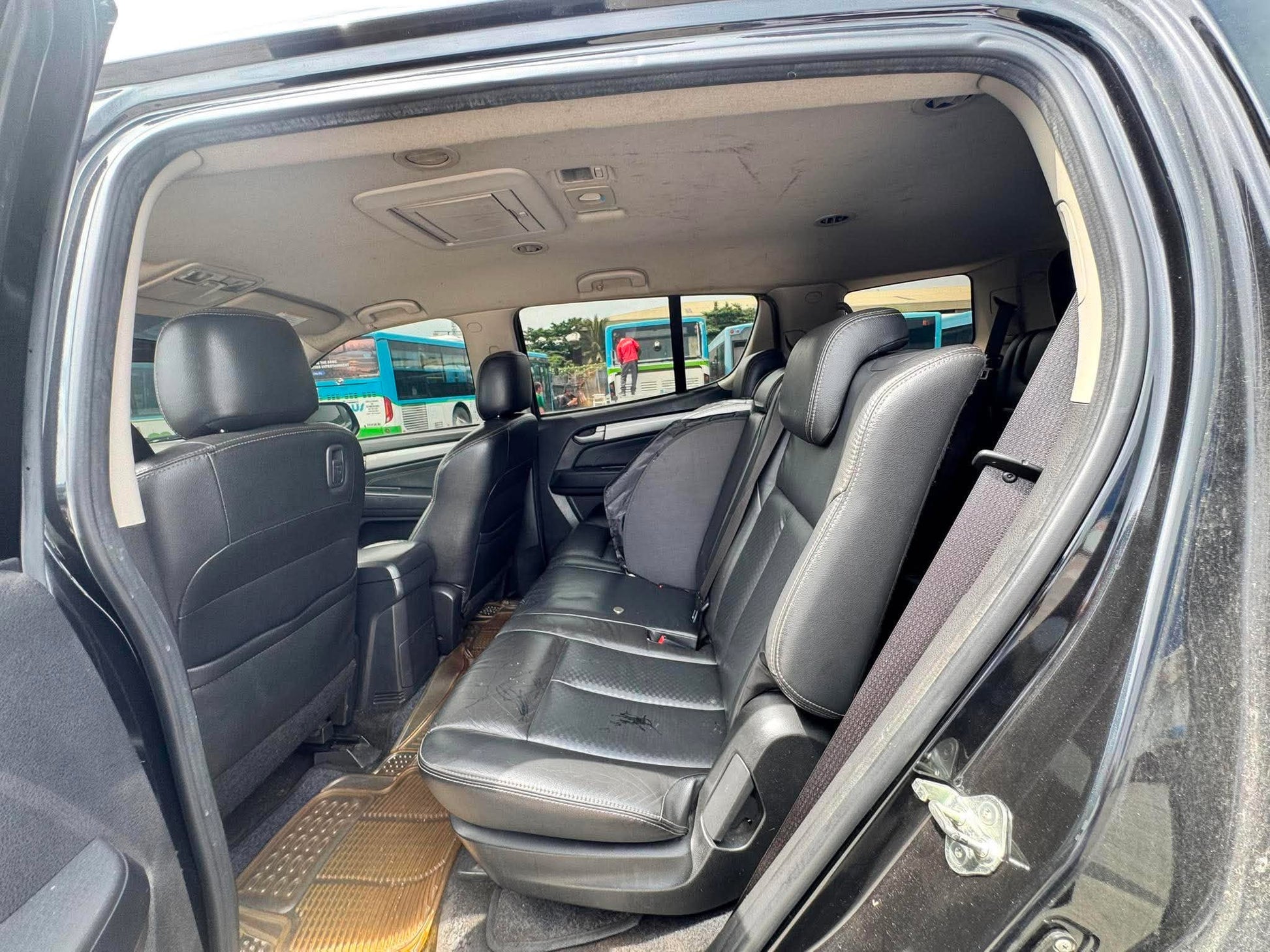 2015 ISUZU MUX LSA 2.4 AUTOMATIC TRANSMISSION Gold Aces Car Display Center