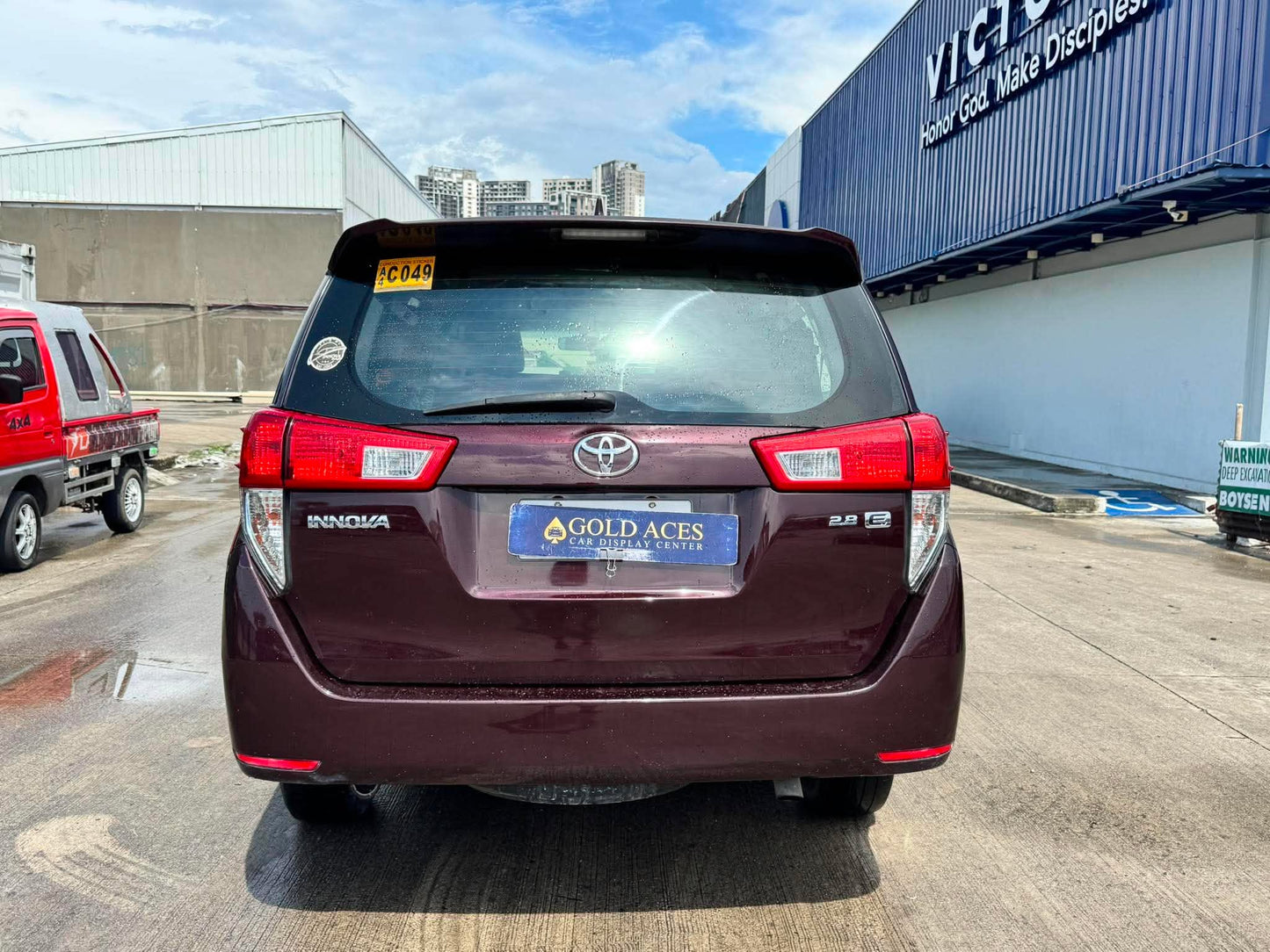 NEW ARRIVAL! 2018 TOYOTA INNOVA E 2.5L AUTOMATIC TRANSMISSION Gold Aces Car Display Center