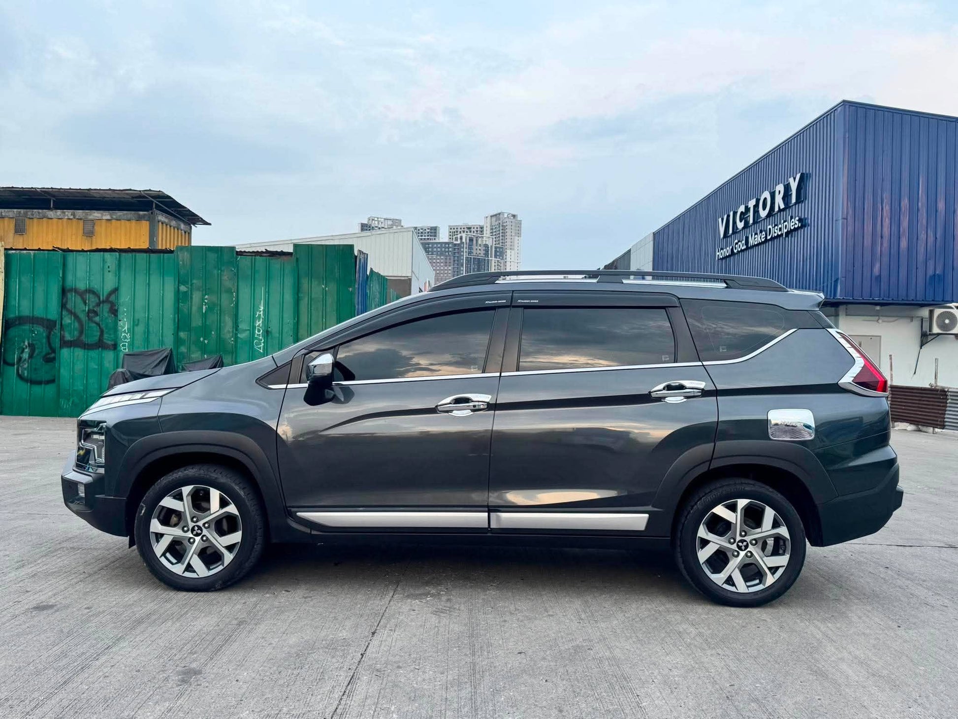 2023 MITSUBISHI XPANDER CROSS 1.5L AUTOMATIC TRANSMISSION Gold Aces Car Display Center