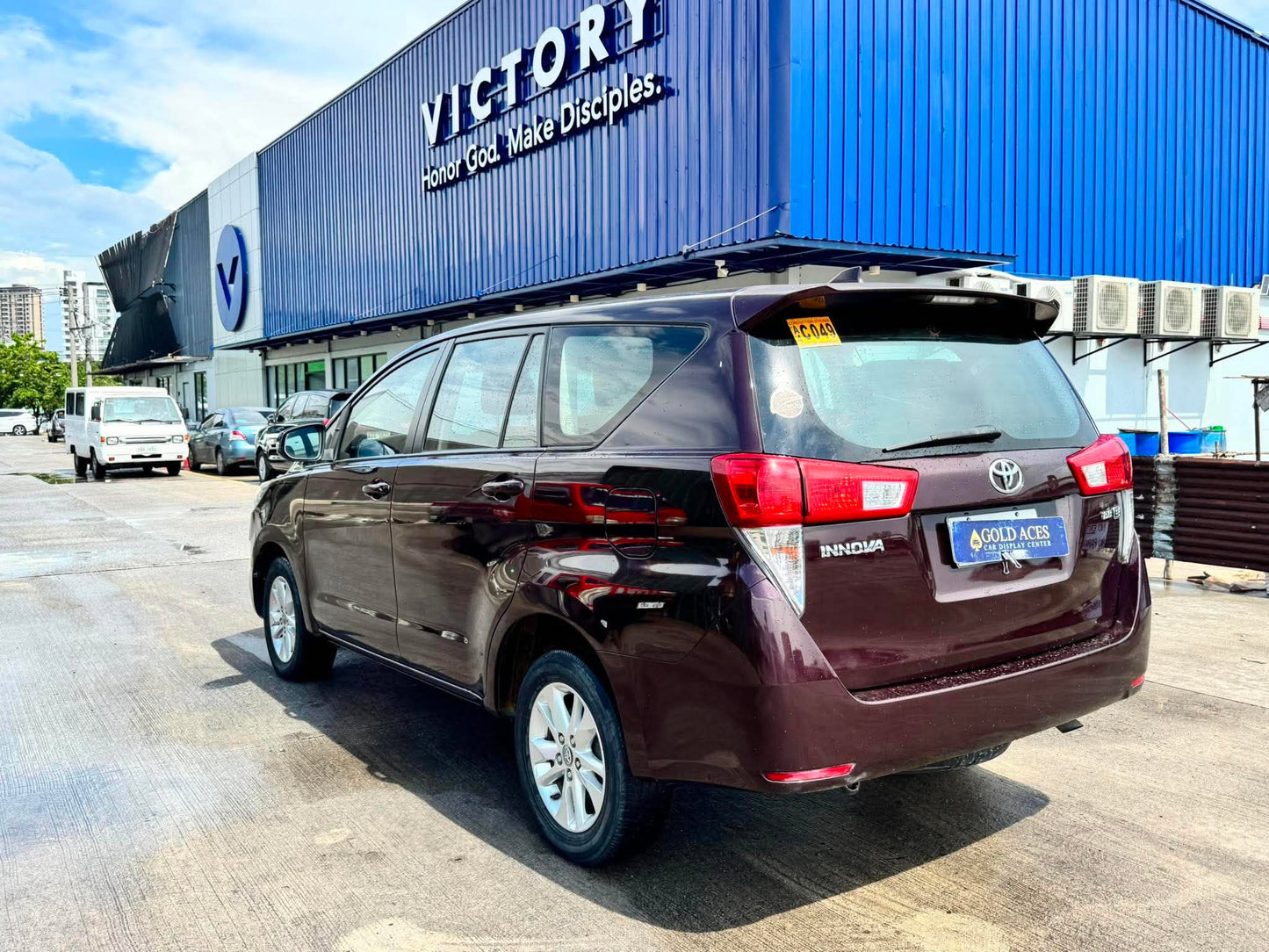 NEW ARRIVAL! 2018 TOYOTA INNOVA E 2.5L AUTOMATIC TRANSMISSION Gold Aces Car Display Center
