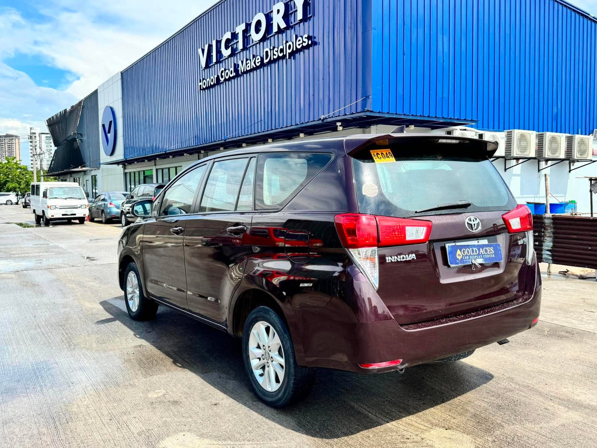 NEW ARRIVAL! 2018 TOYOTA INNOVA E 2.5L AUTOMATIC TRANSMISSION Gold Aces Car Display Center