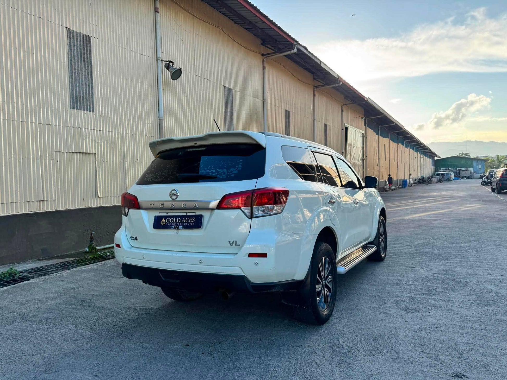 2019 NISSAN TERRA 2.5L VL 4X4 AUTOMATIC TRANSMISSION Gold Aces Car Display Center
